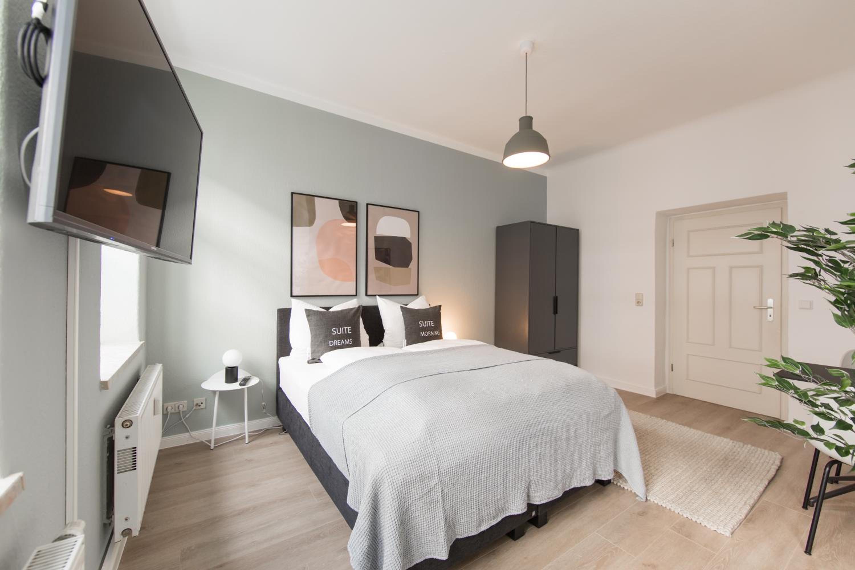 Suite - Photo 3