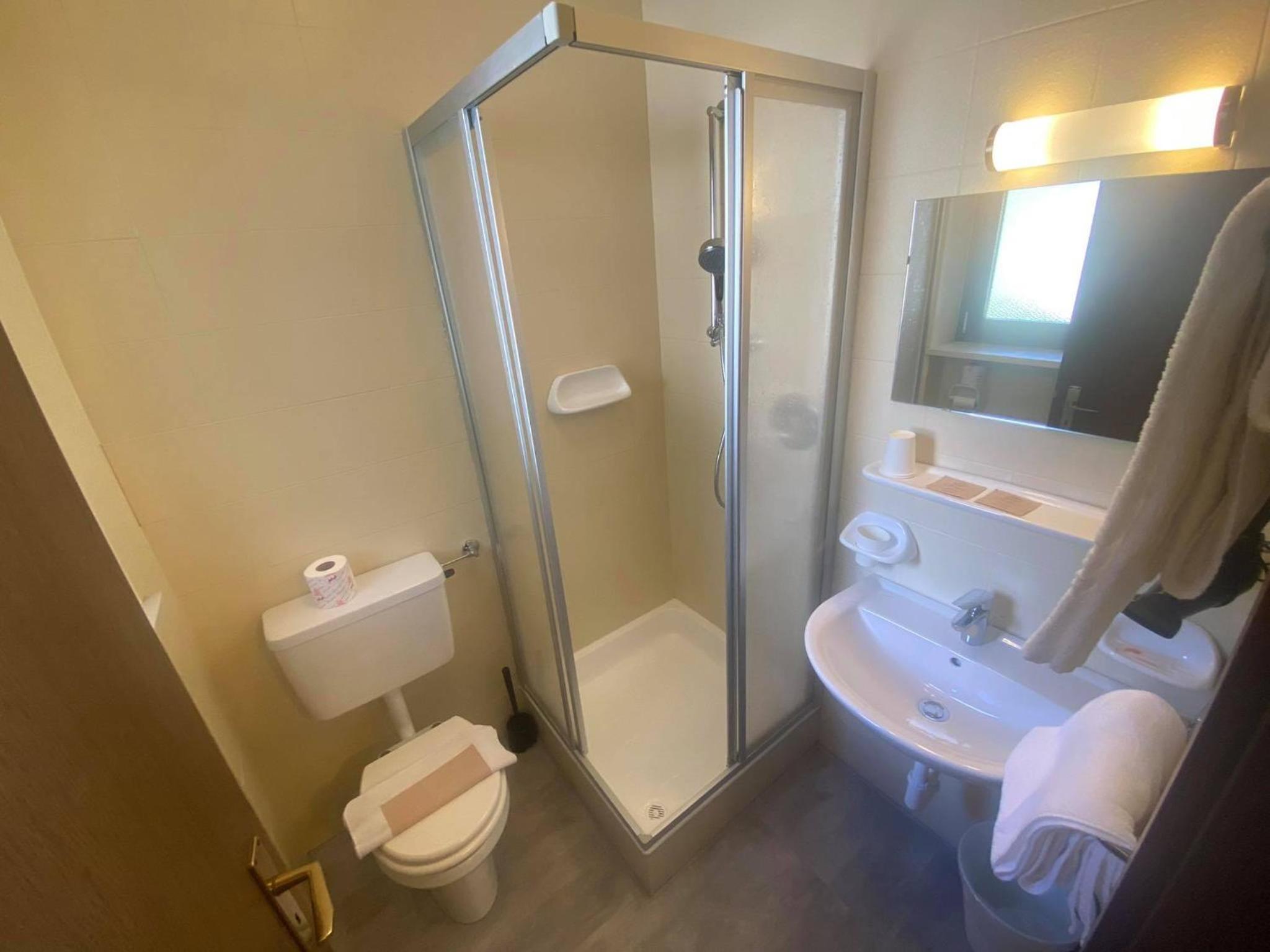 Double Room with Balcony - Photo 24