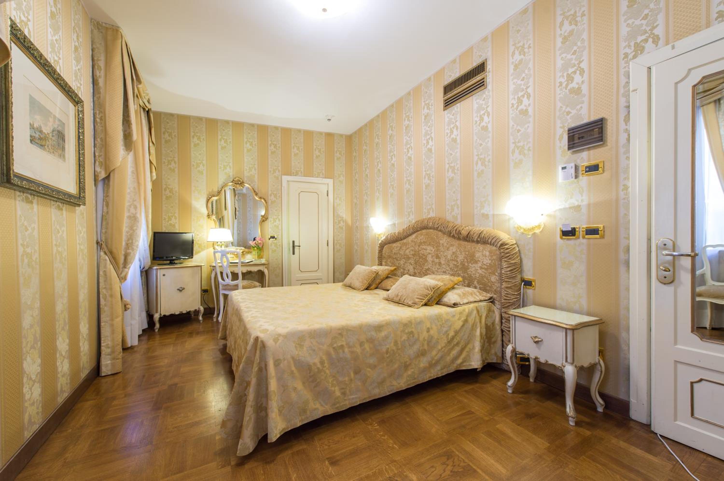 Double Or Twin Room photo 2