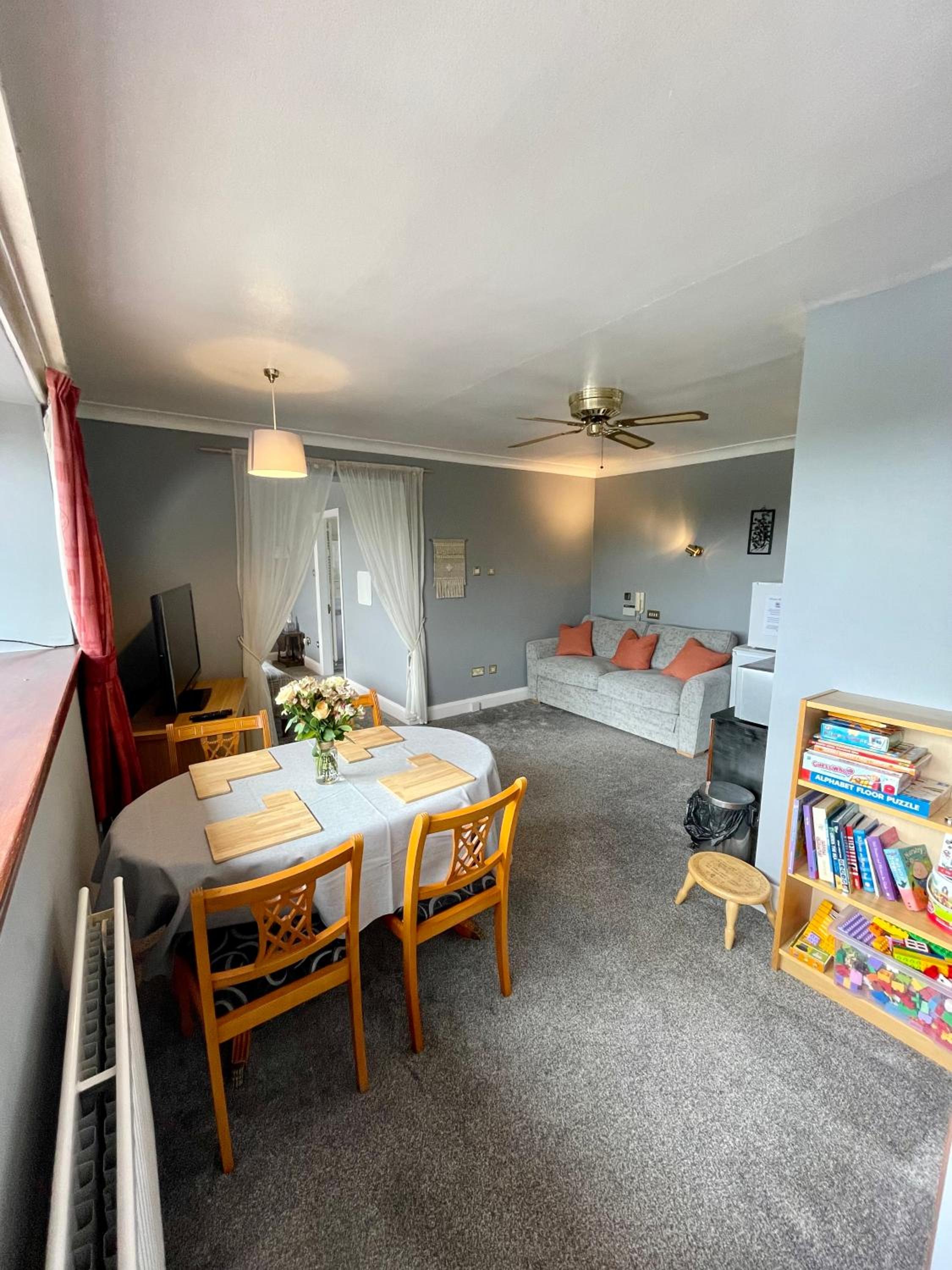 Large Double Room - Photo 8