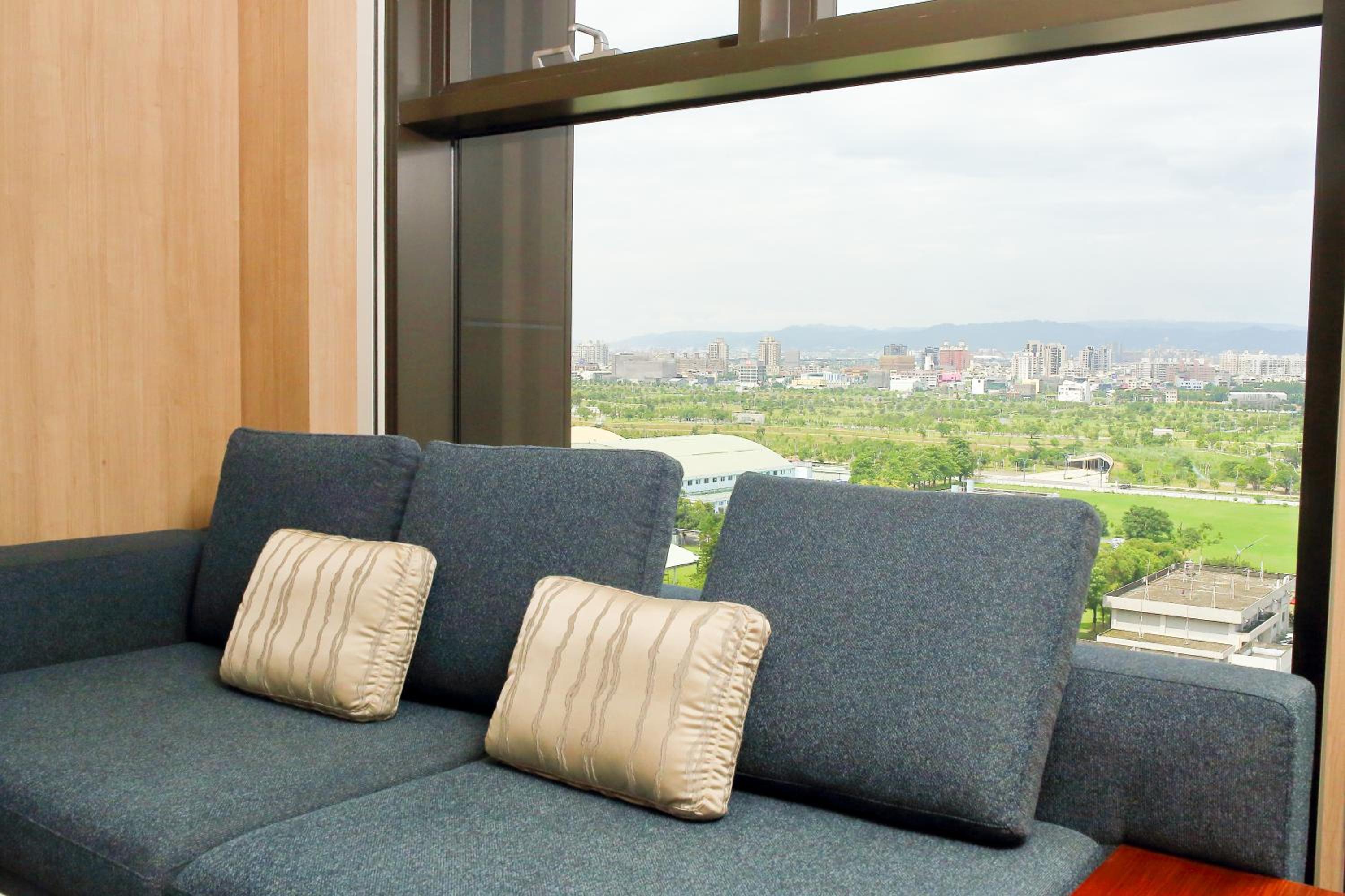 Eco Deluxe Family Room photo 2