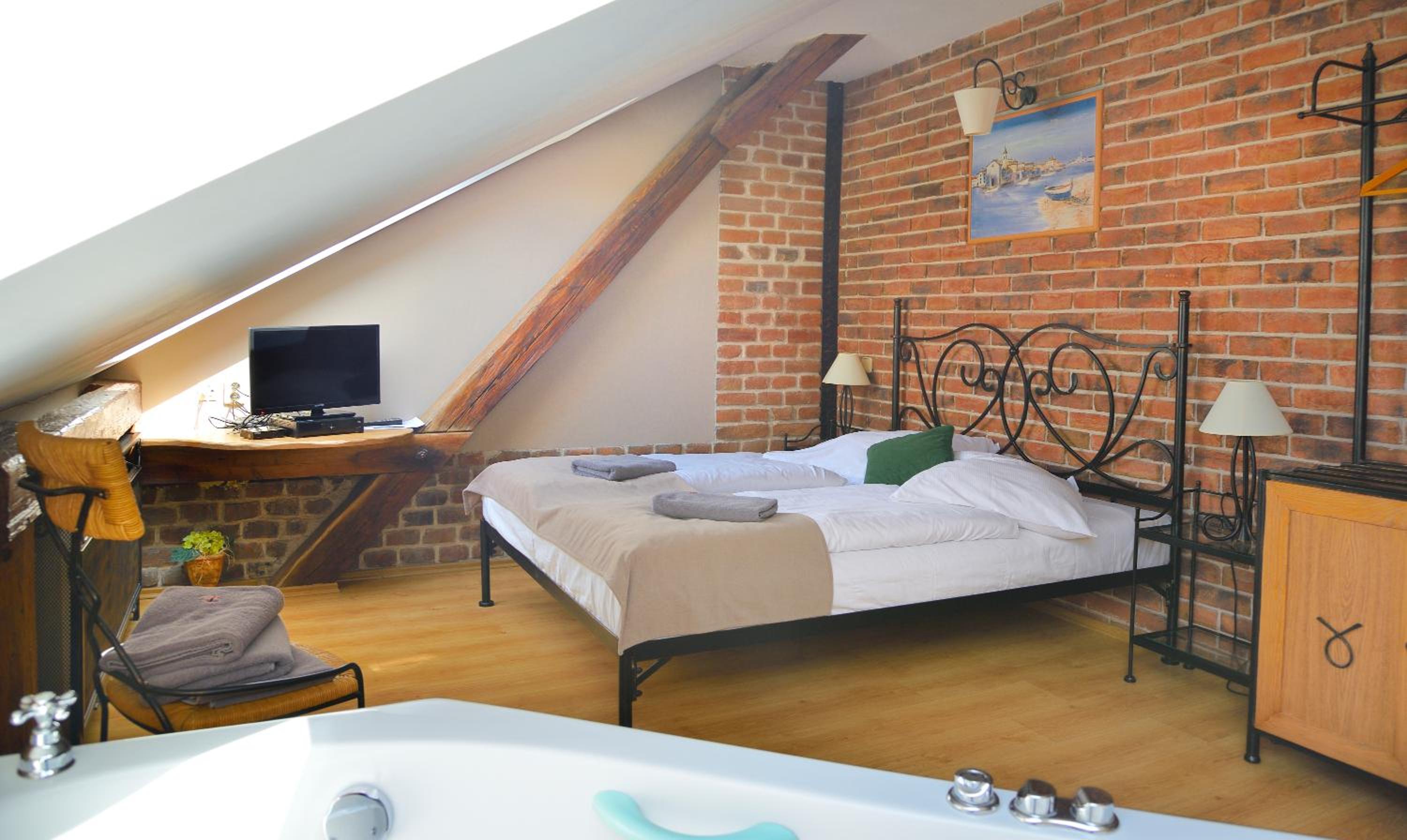 Double Room with Spa Bath photo 1