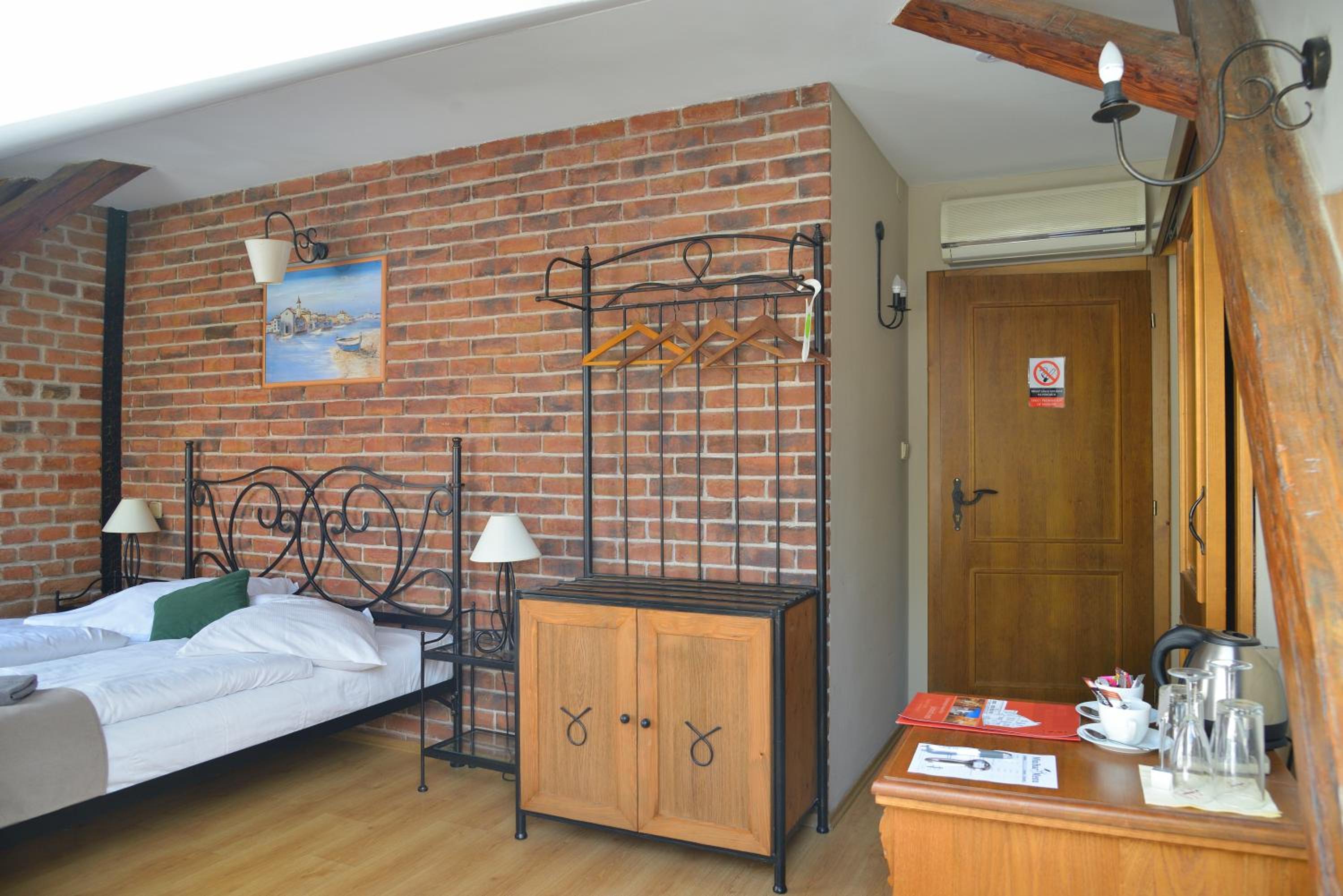 Double Room with Spa Bath photo 3