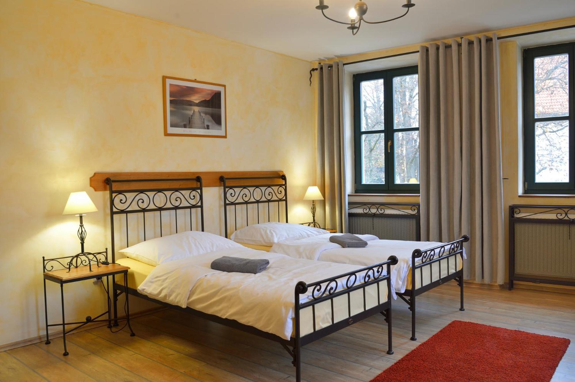 Twin Room with Private Bathroom photo 1
