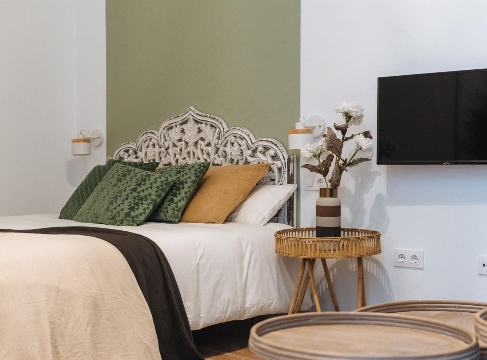 Studio Apartment - Photo 1