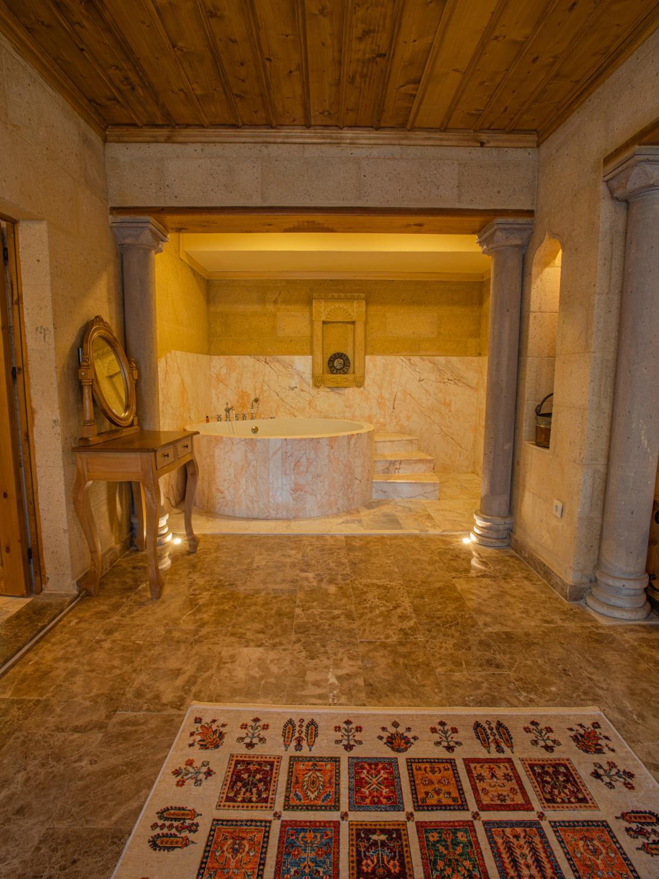 Stone King Suite with Spa Bath - Photo 8