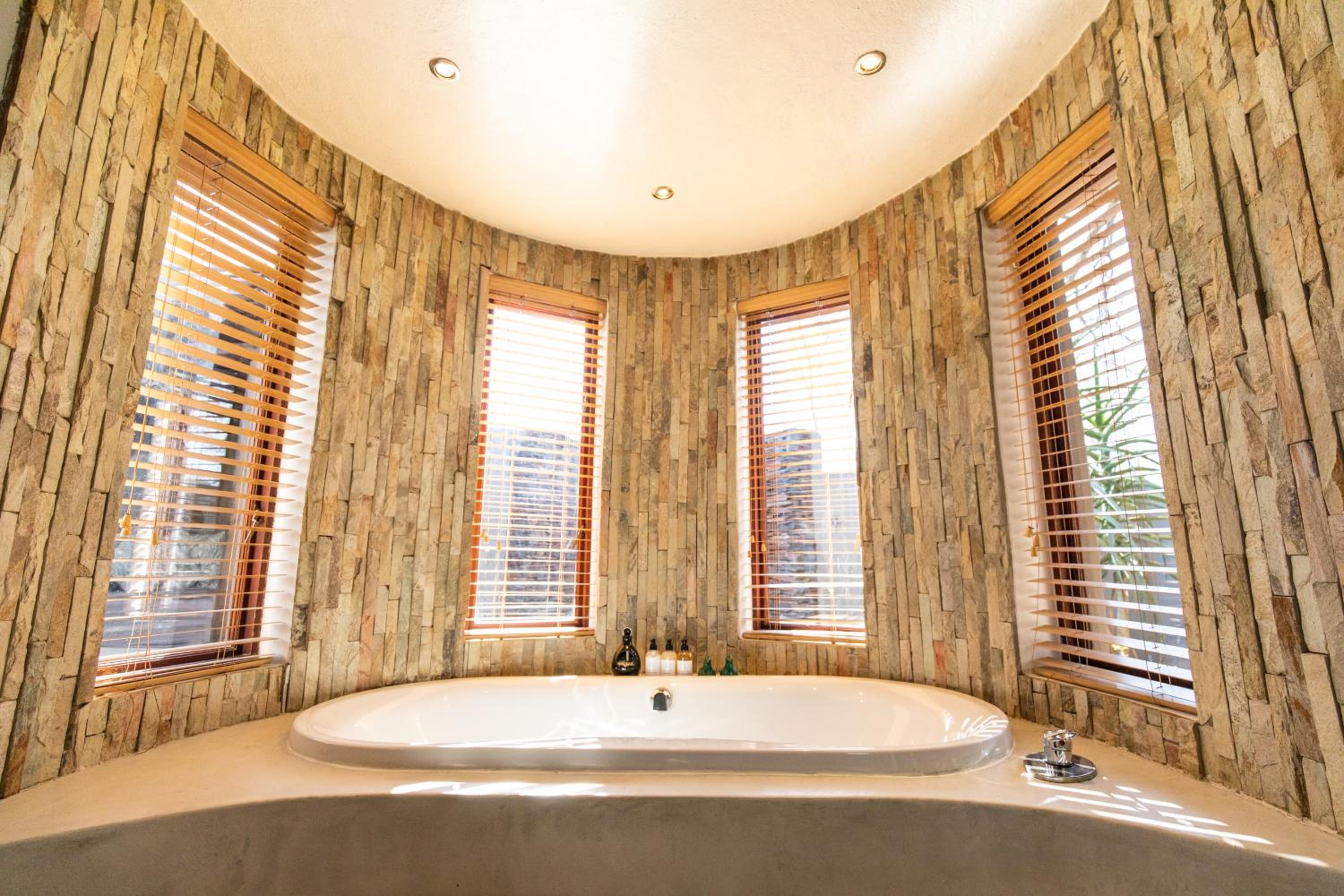 Honeymoon Suite photo 3