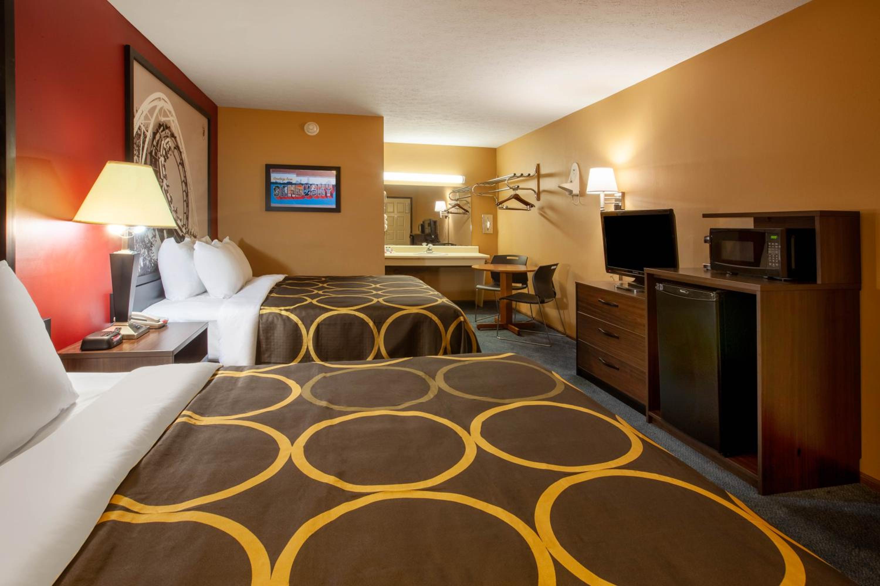 King Room with Two King Beds - Non-Smoking - Photo 4