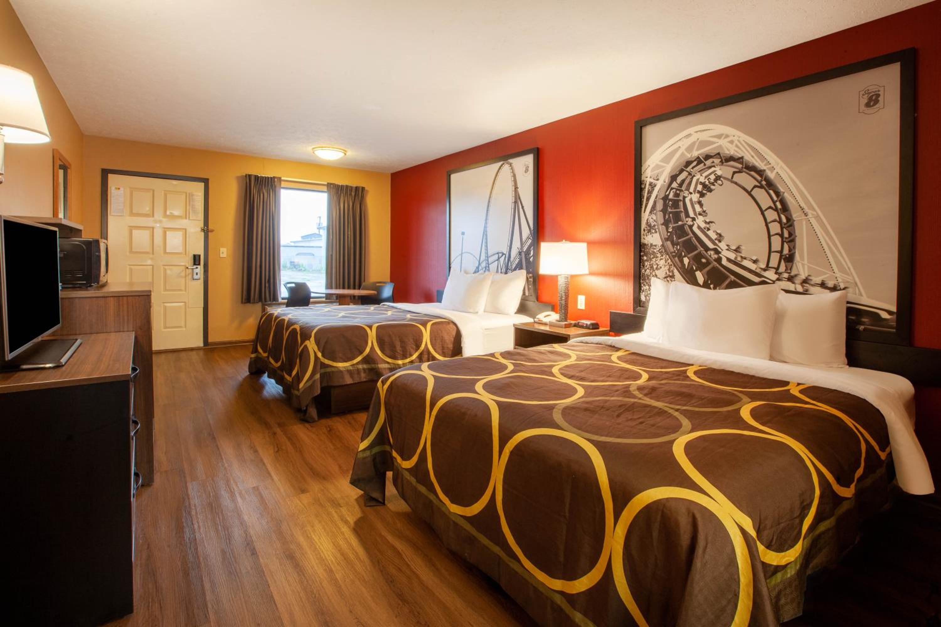 King Room with Two King Beds - Non-Smoking - Photo 5