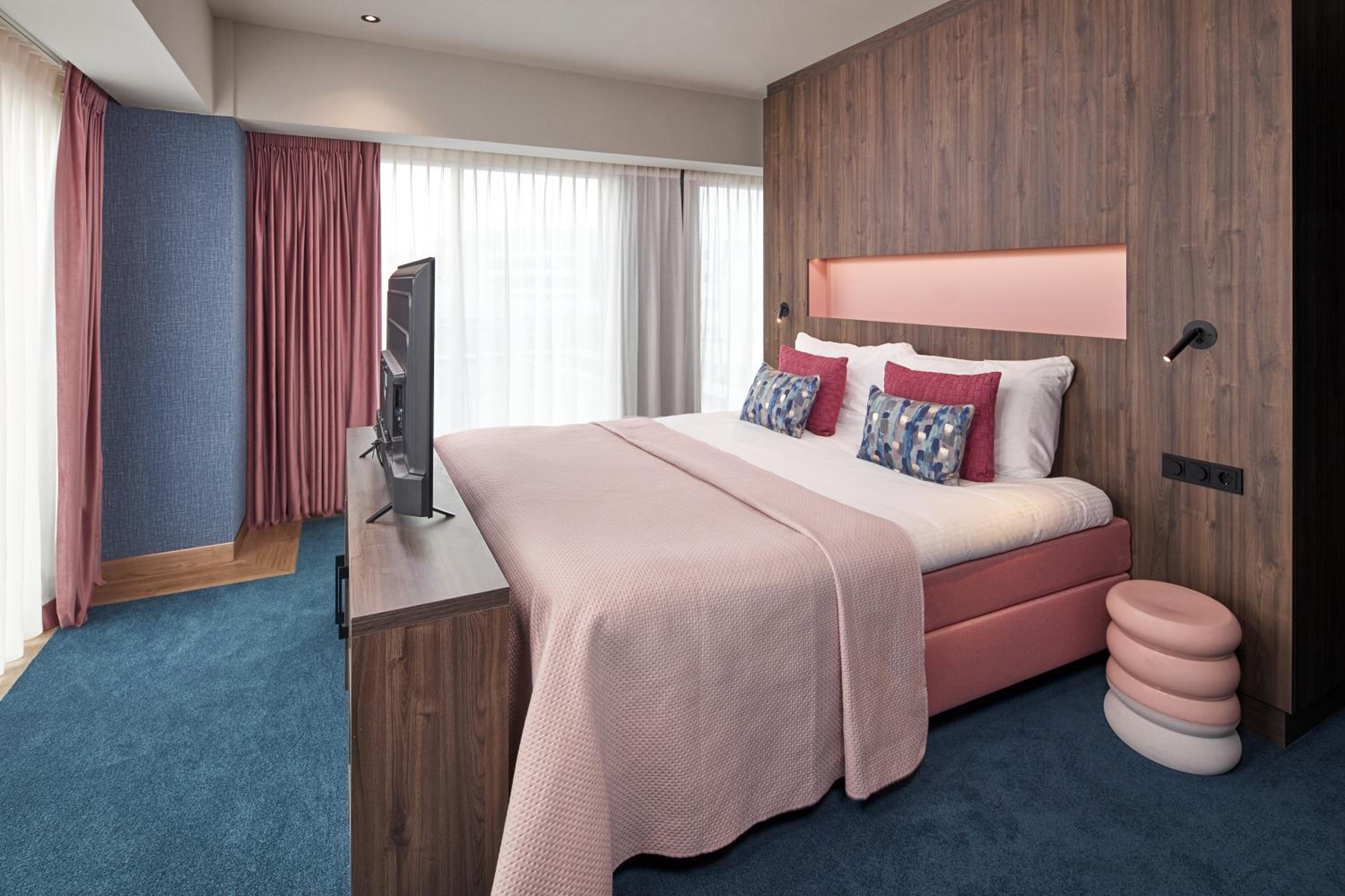 Executive Suite - Photo 4
