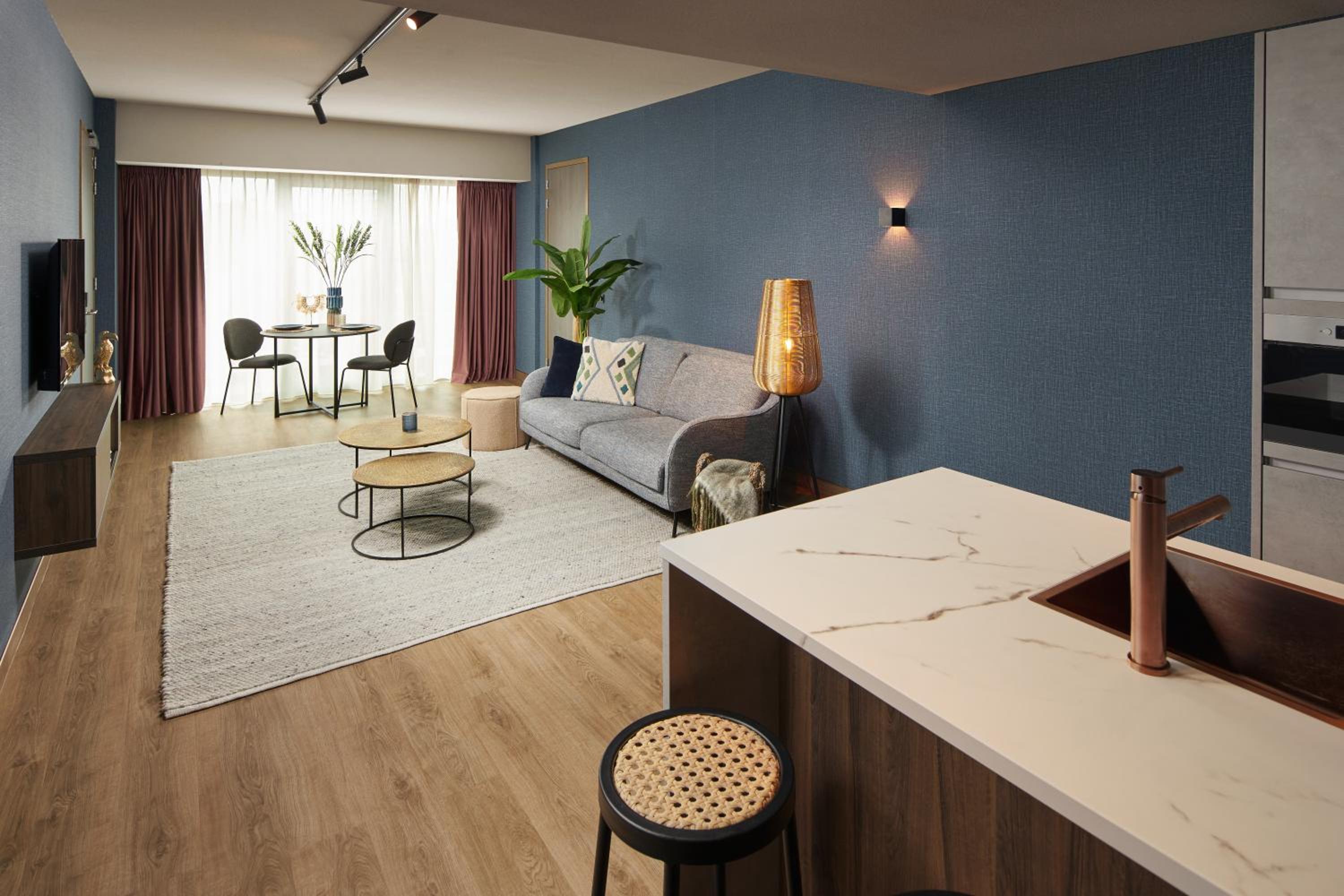 Executive Suite - Photo 1