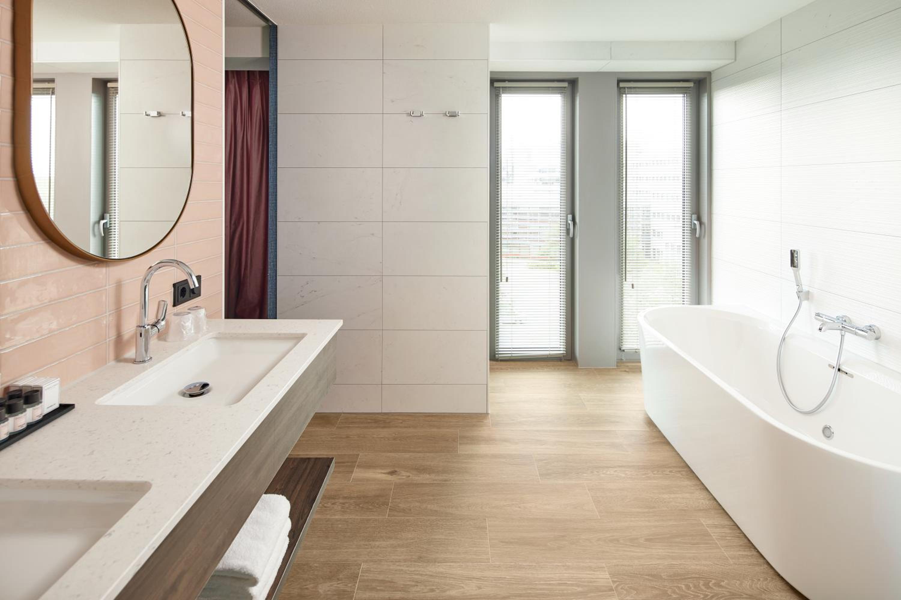 Executive Suite - Photo 5