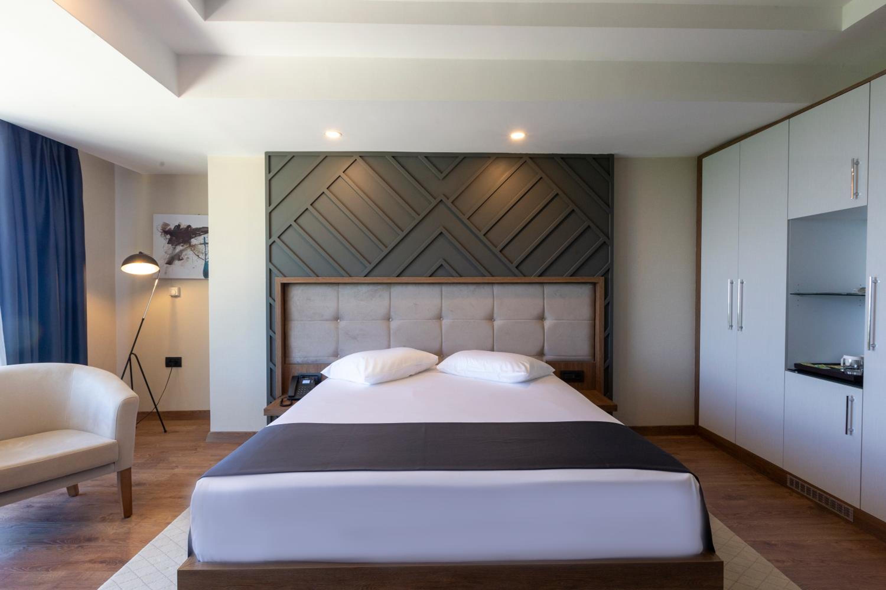 Superior Double Room with Lake View