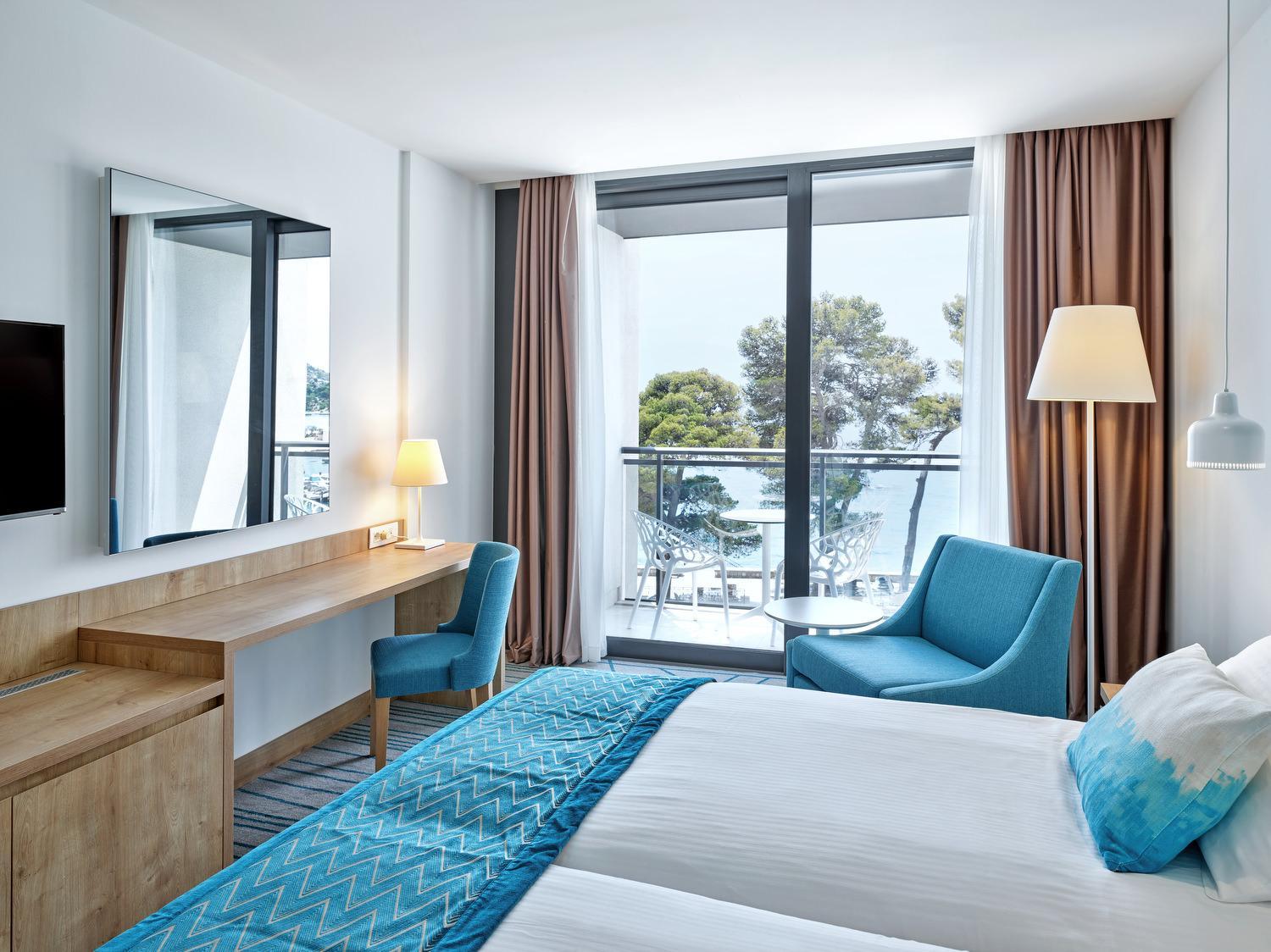 Superior-Zimmer mit Balkon und teilweisem Meerblick