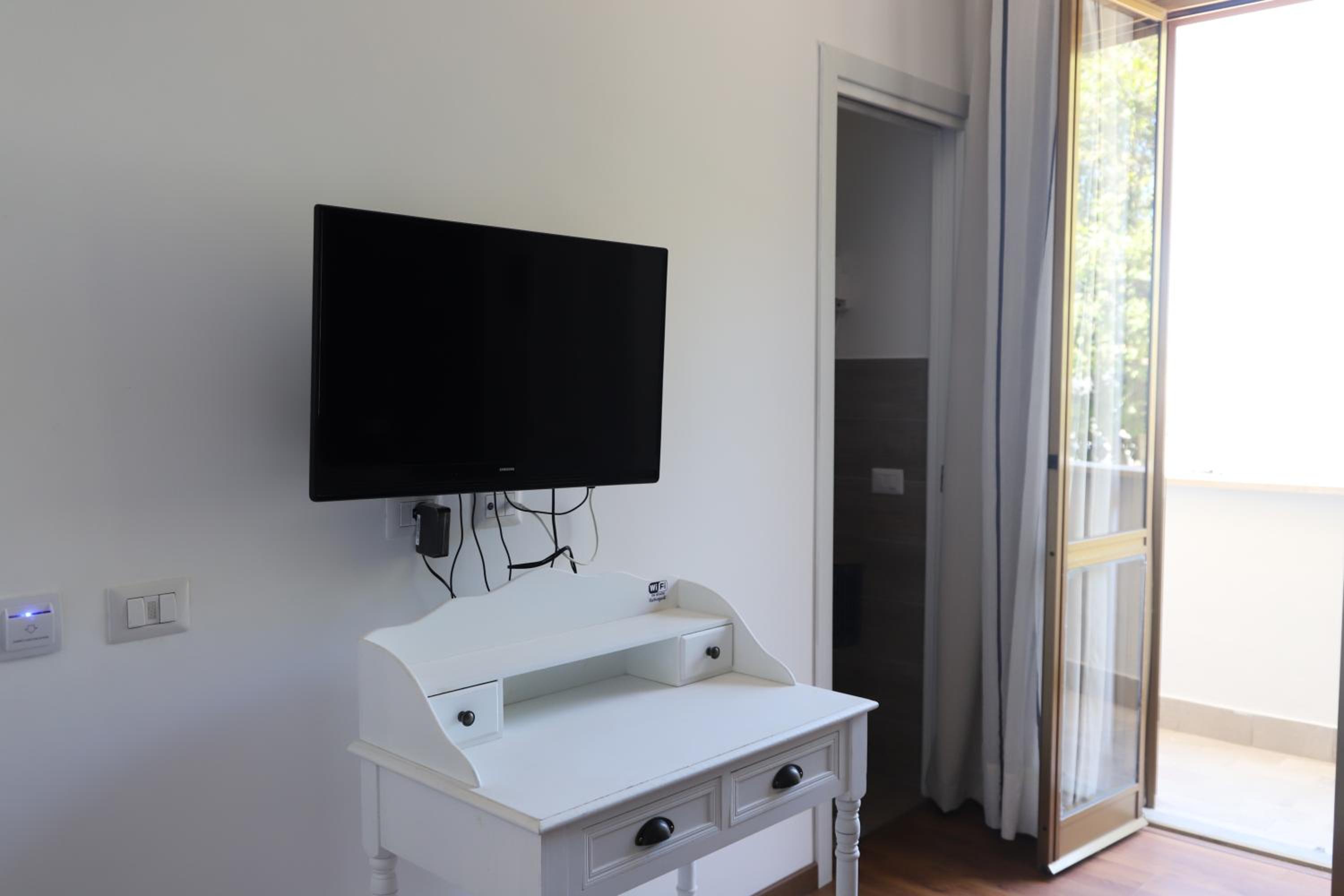 Double Room with Private Bathroom photo 3