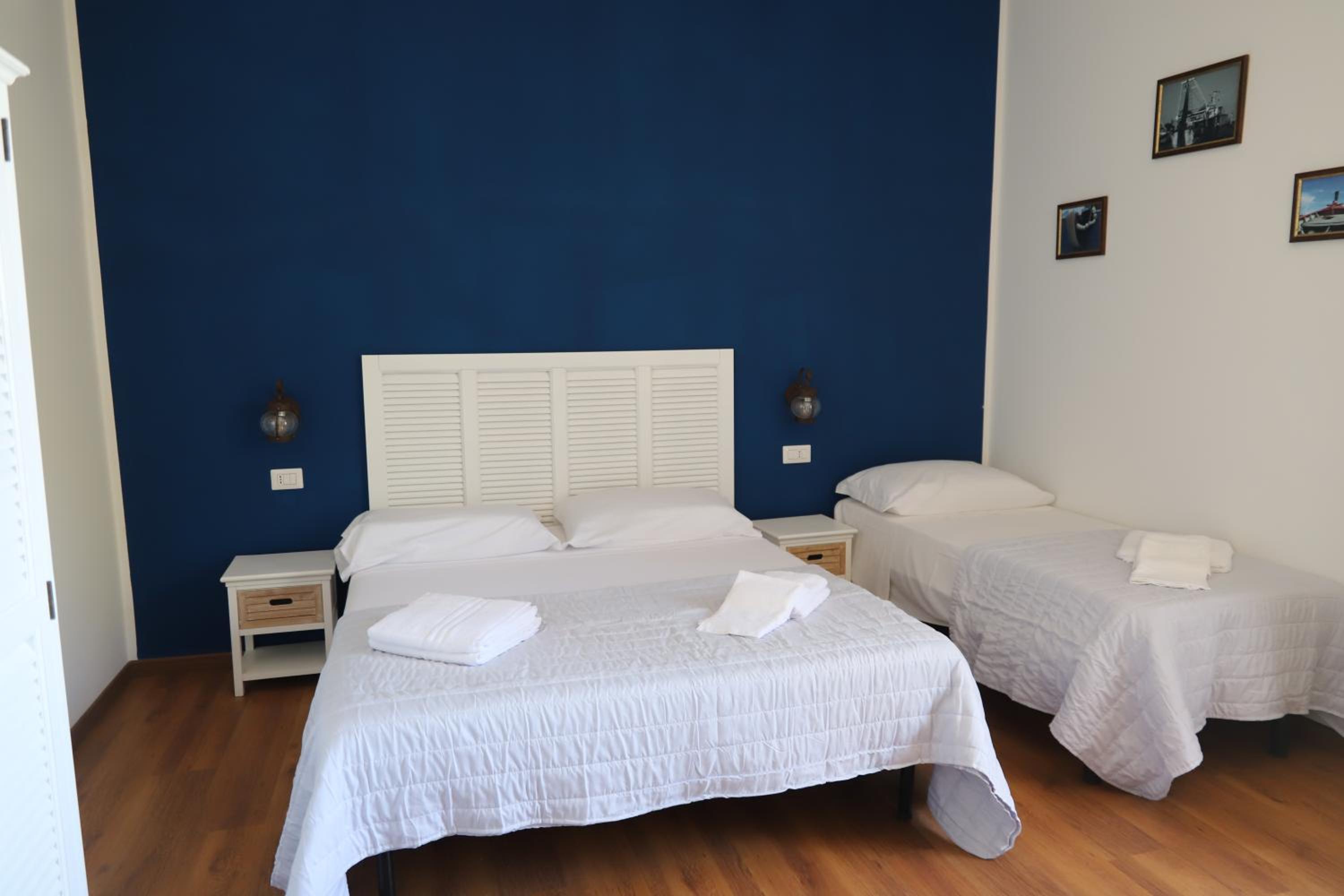 Triple Room with Balcony - Photo 4