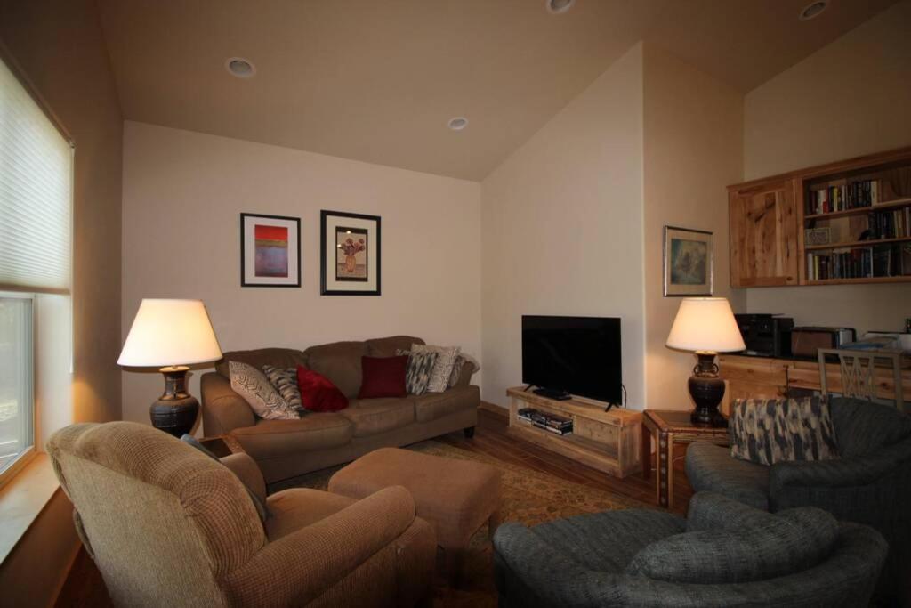 Apartment with Mountain View photo 1