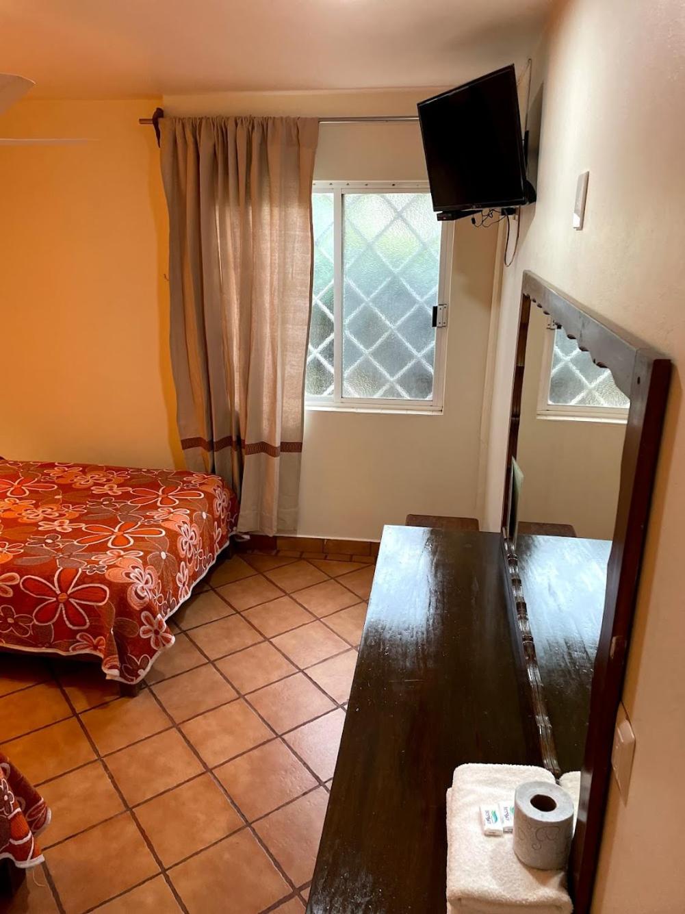 Standard Queen Room with Two Queen Beds - Photo 6