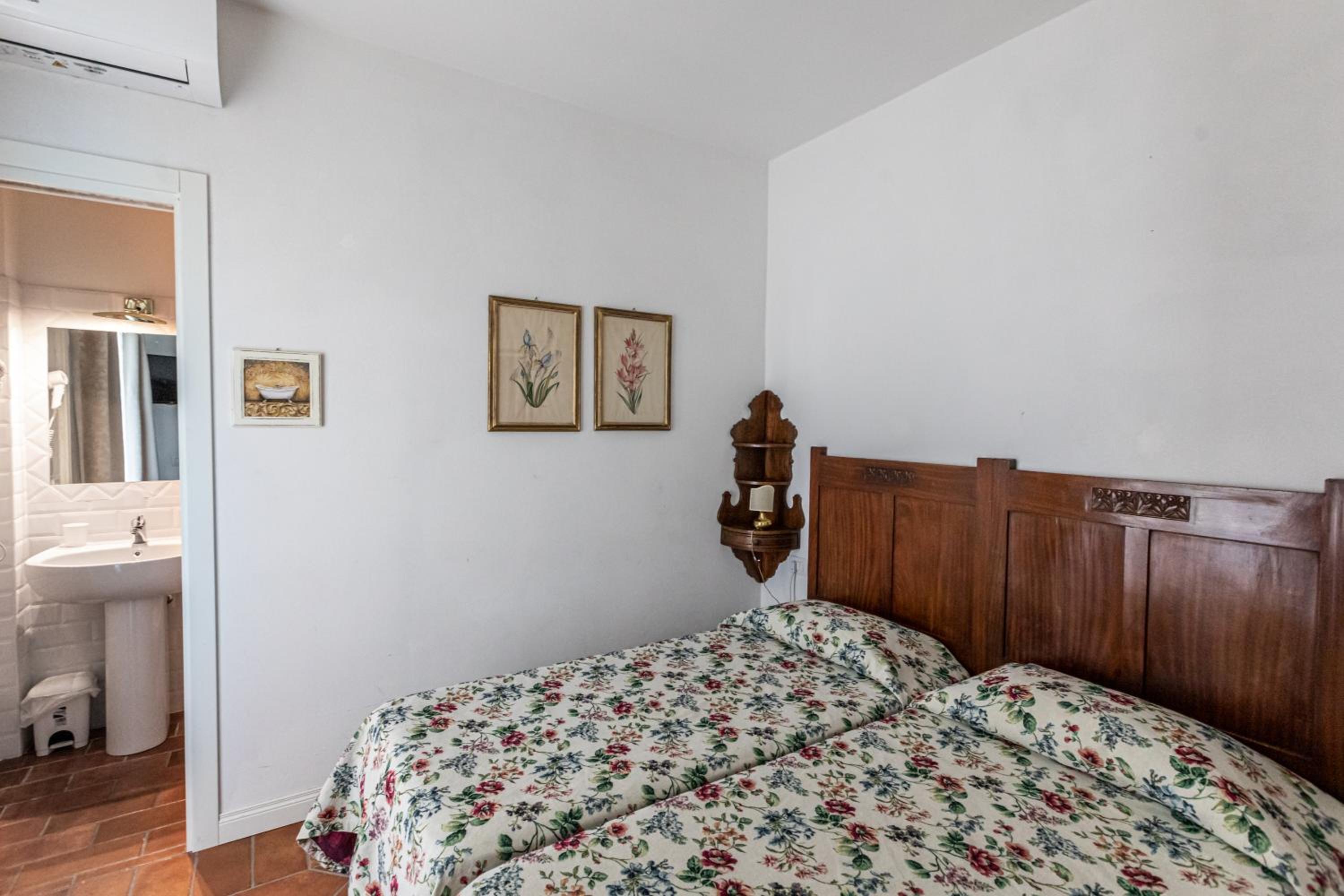 Triple Room with Garden View photo 2