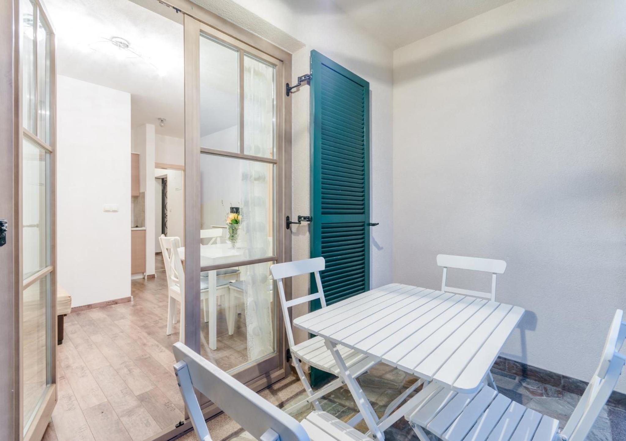 One-Bedroom Apartment with Balcony photo 2