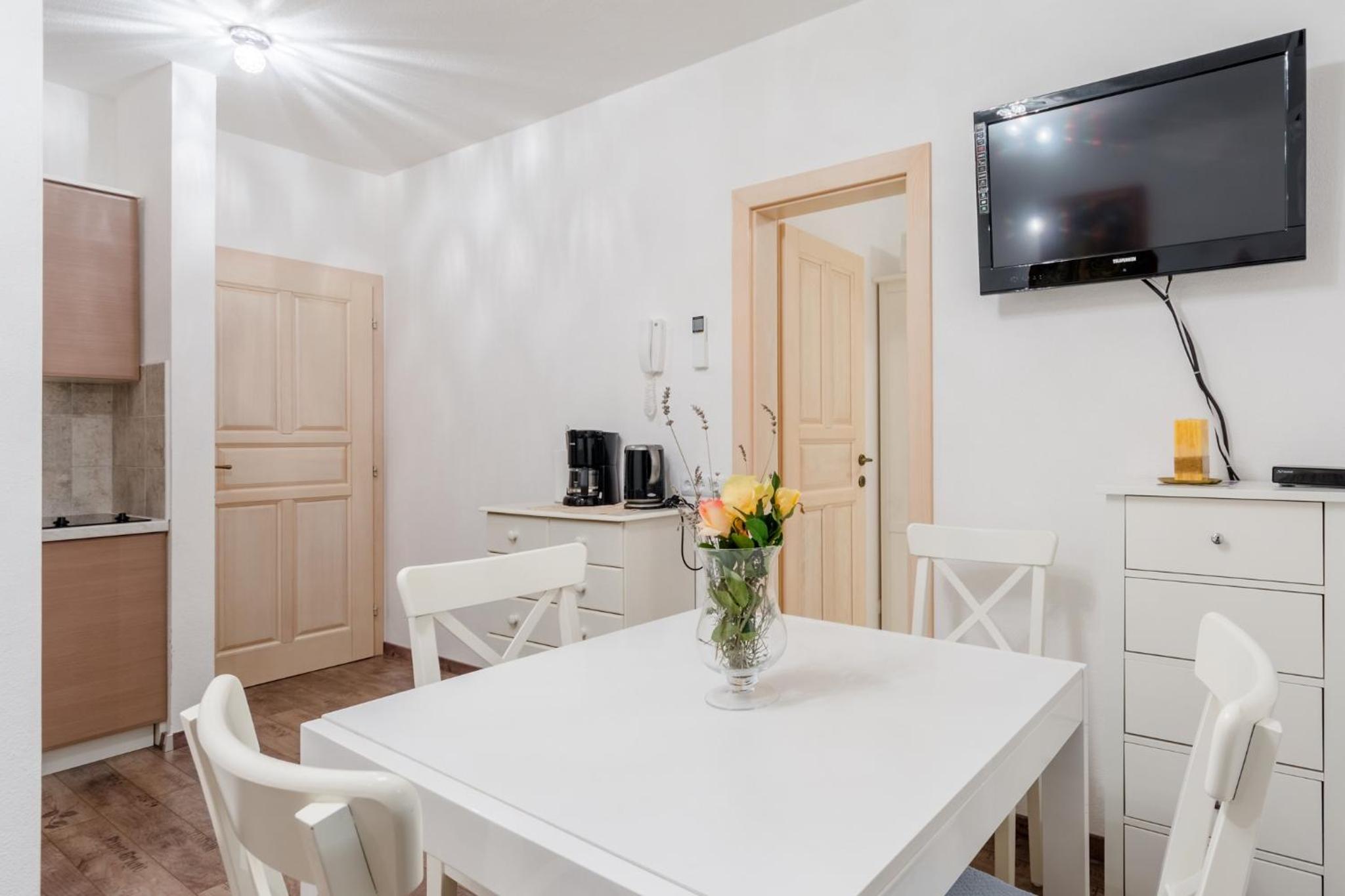 One-Bedroom Apartment with Balcony photo 3