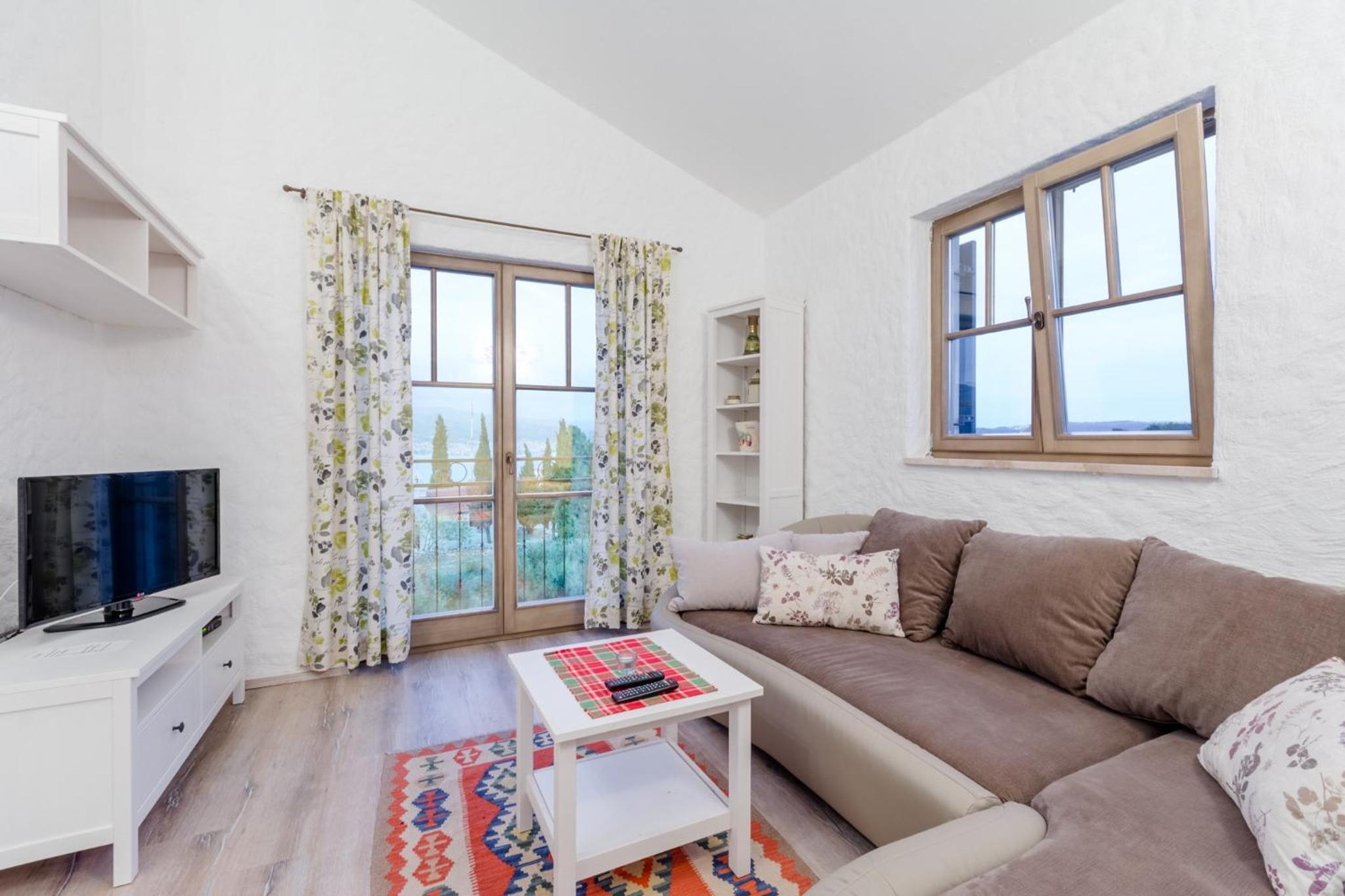 Two-Bedroom Apartment with Terrace and Sea View photo 3