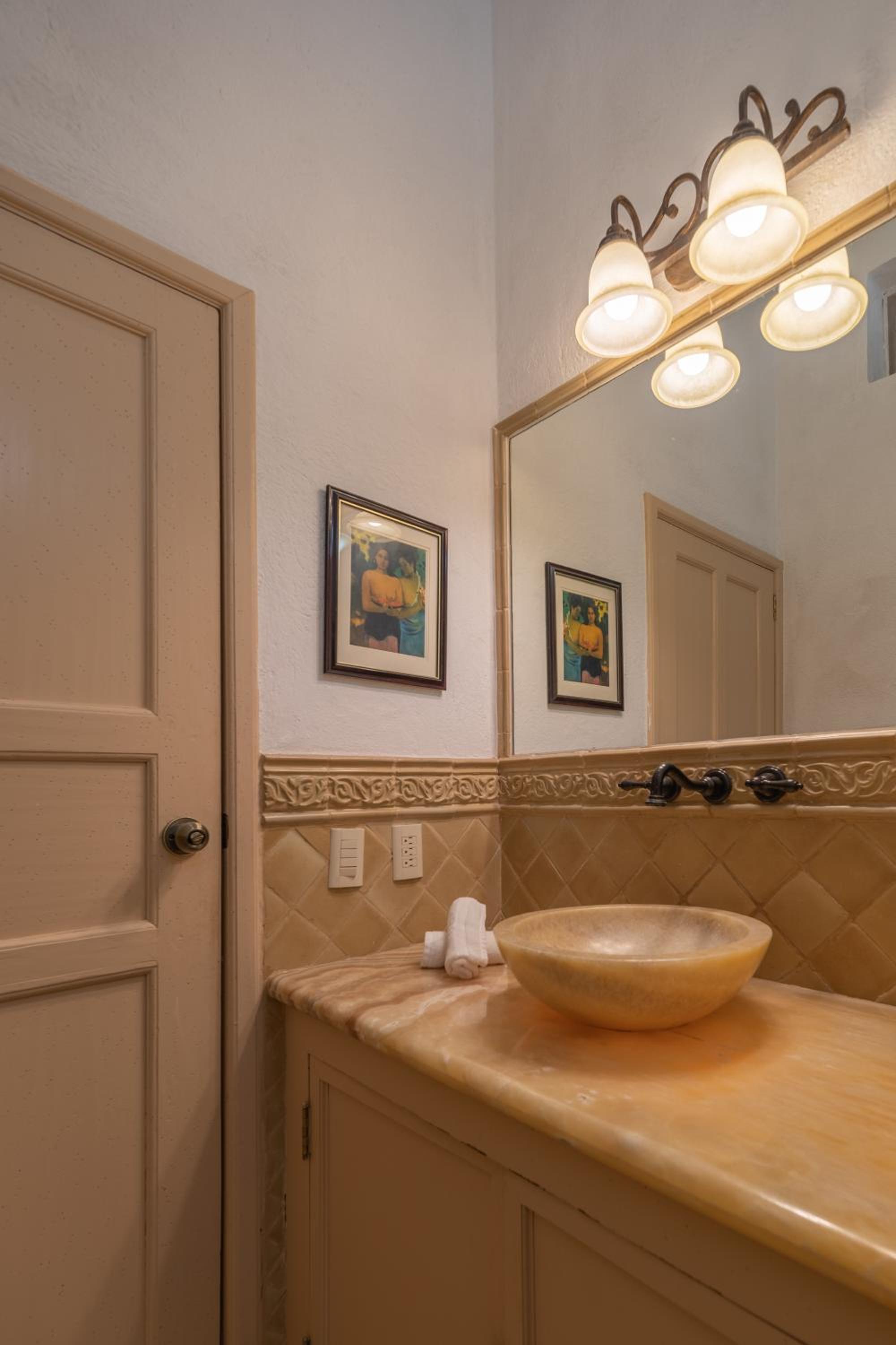 Deluxe Suite with Spa Bath photo 3