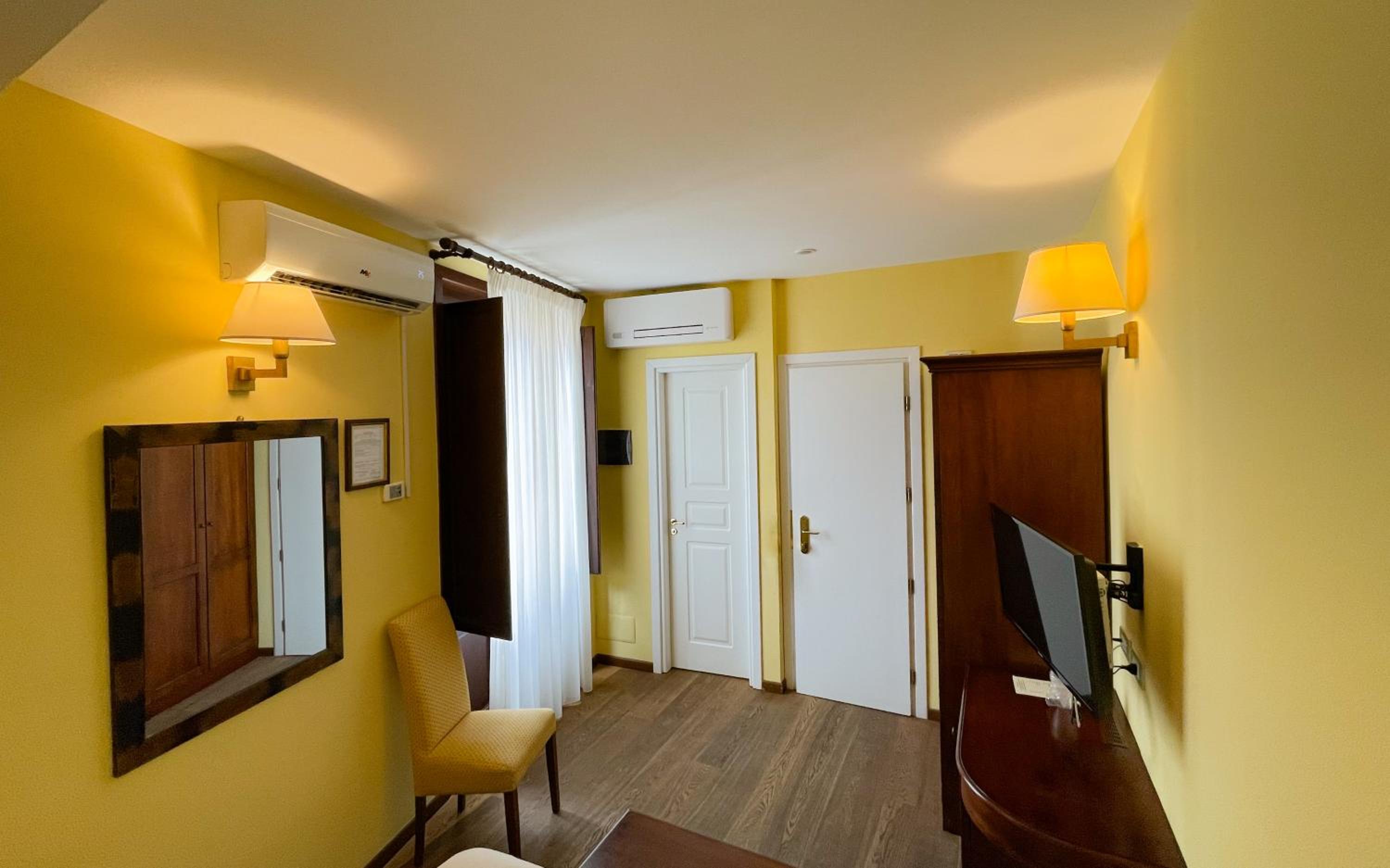 Standard Double Room - Photo 2