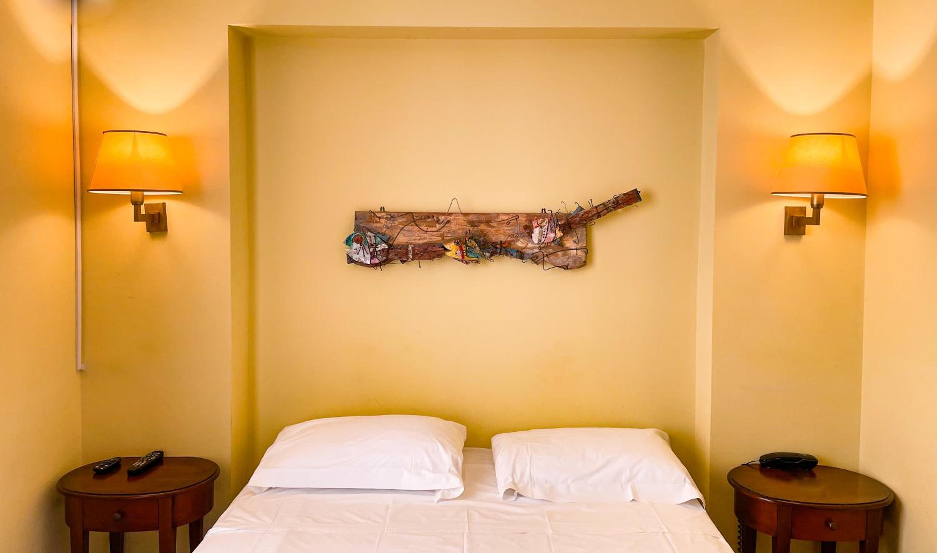 Standard Double Room - Photo 11