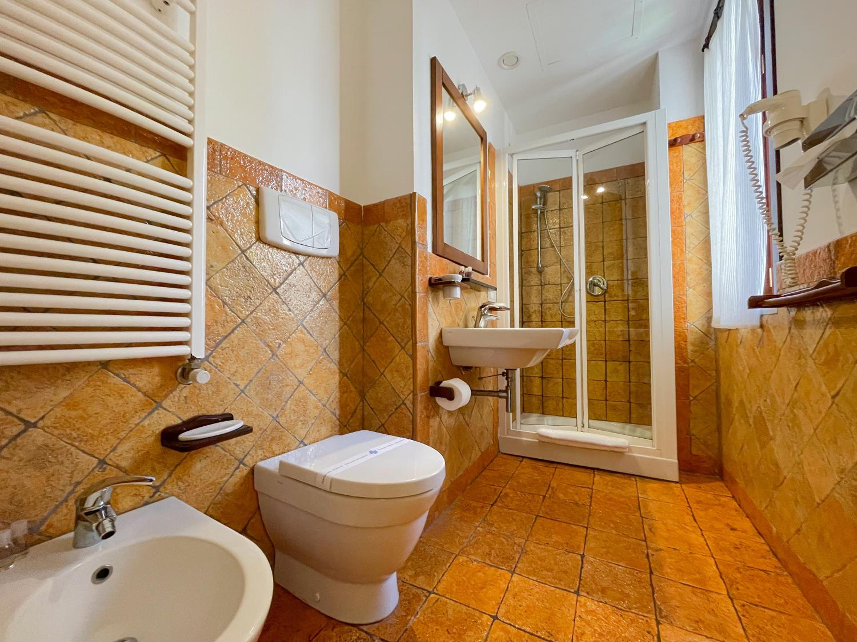 Standard Double Room - Photo 6