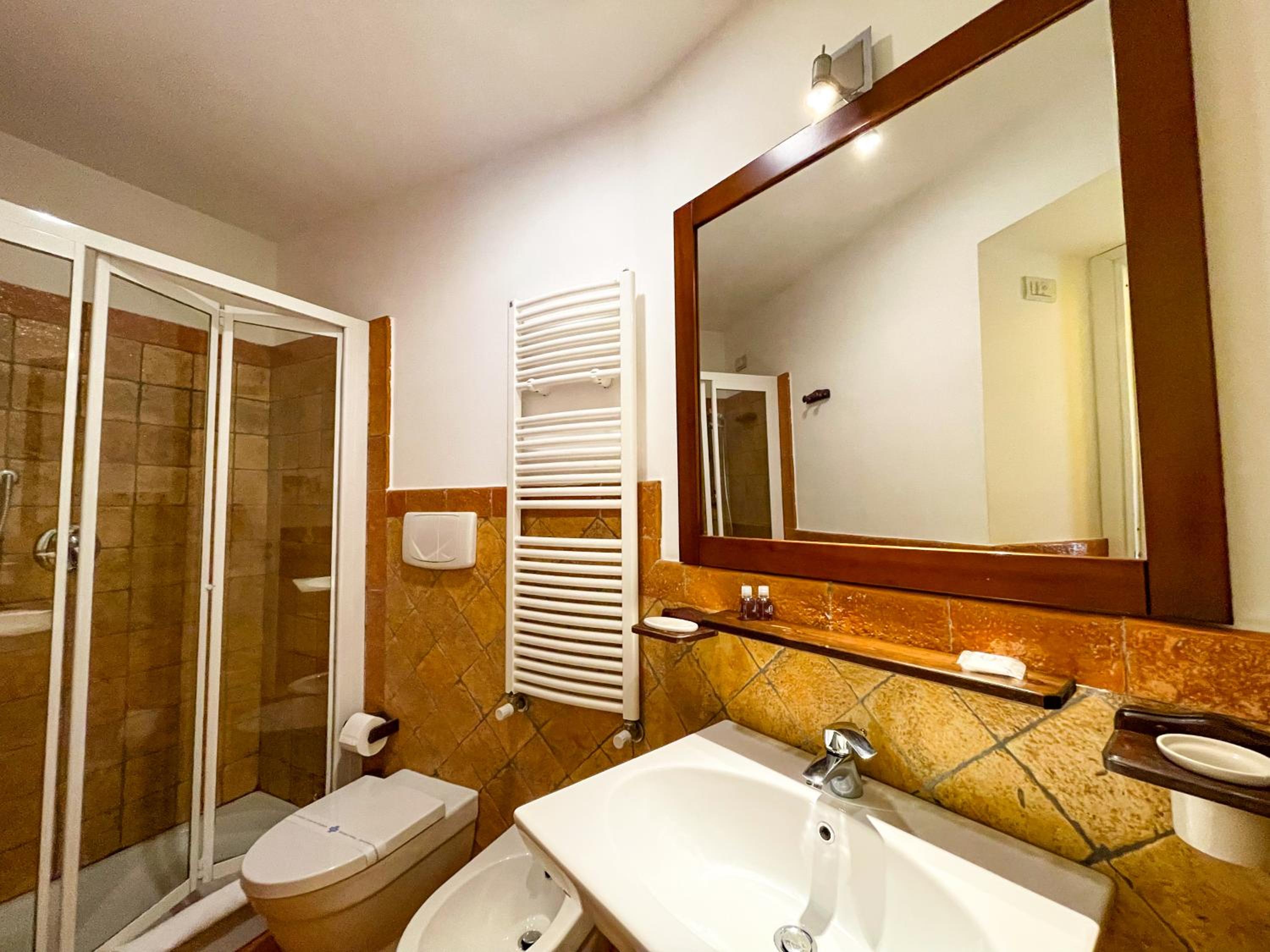 Standard Double Room - Photo 3
