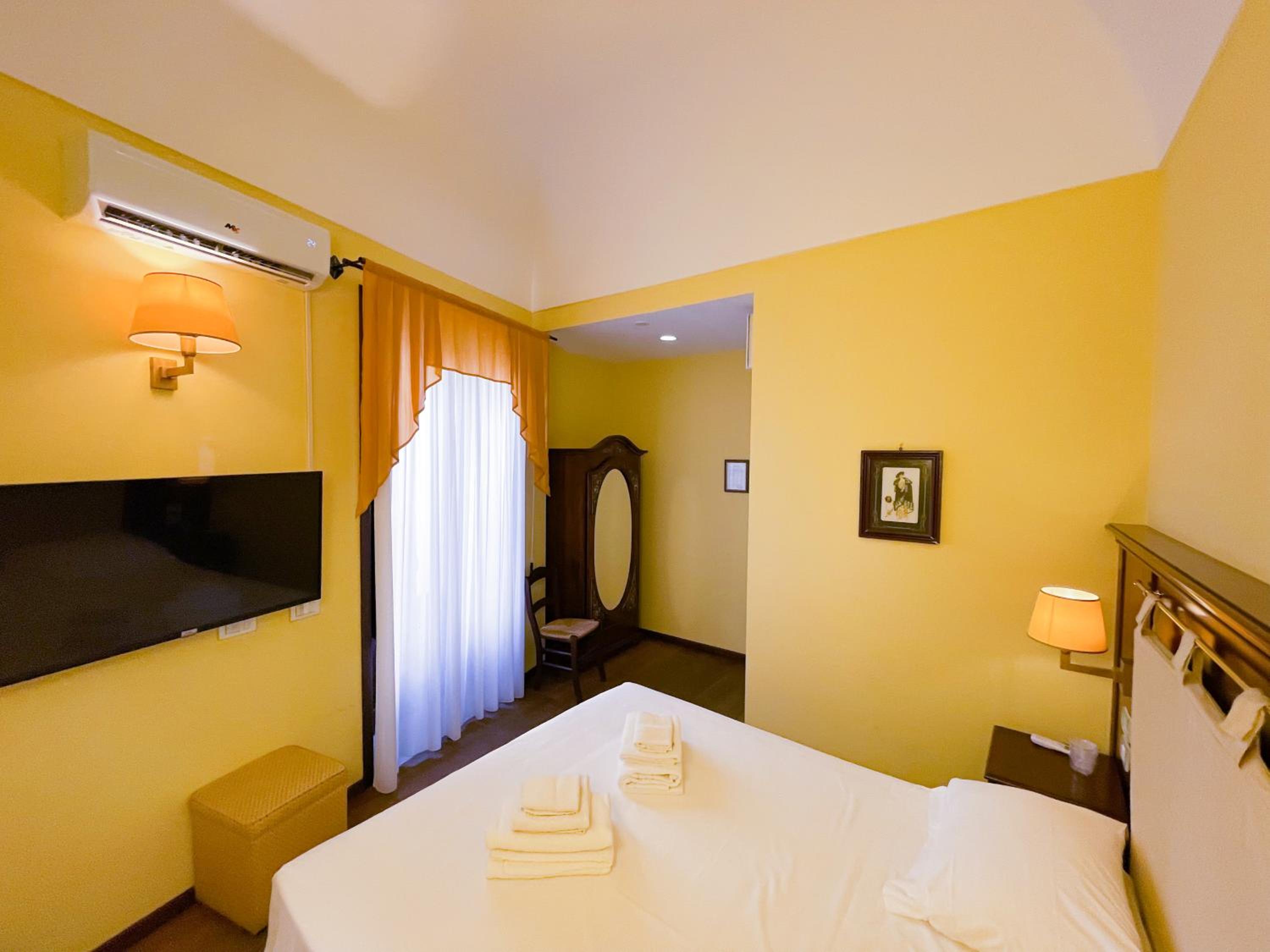 Standard Double Room - Photo 14
