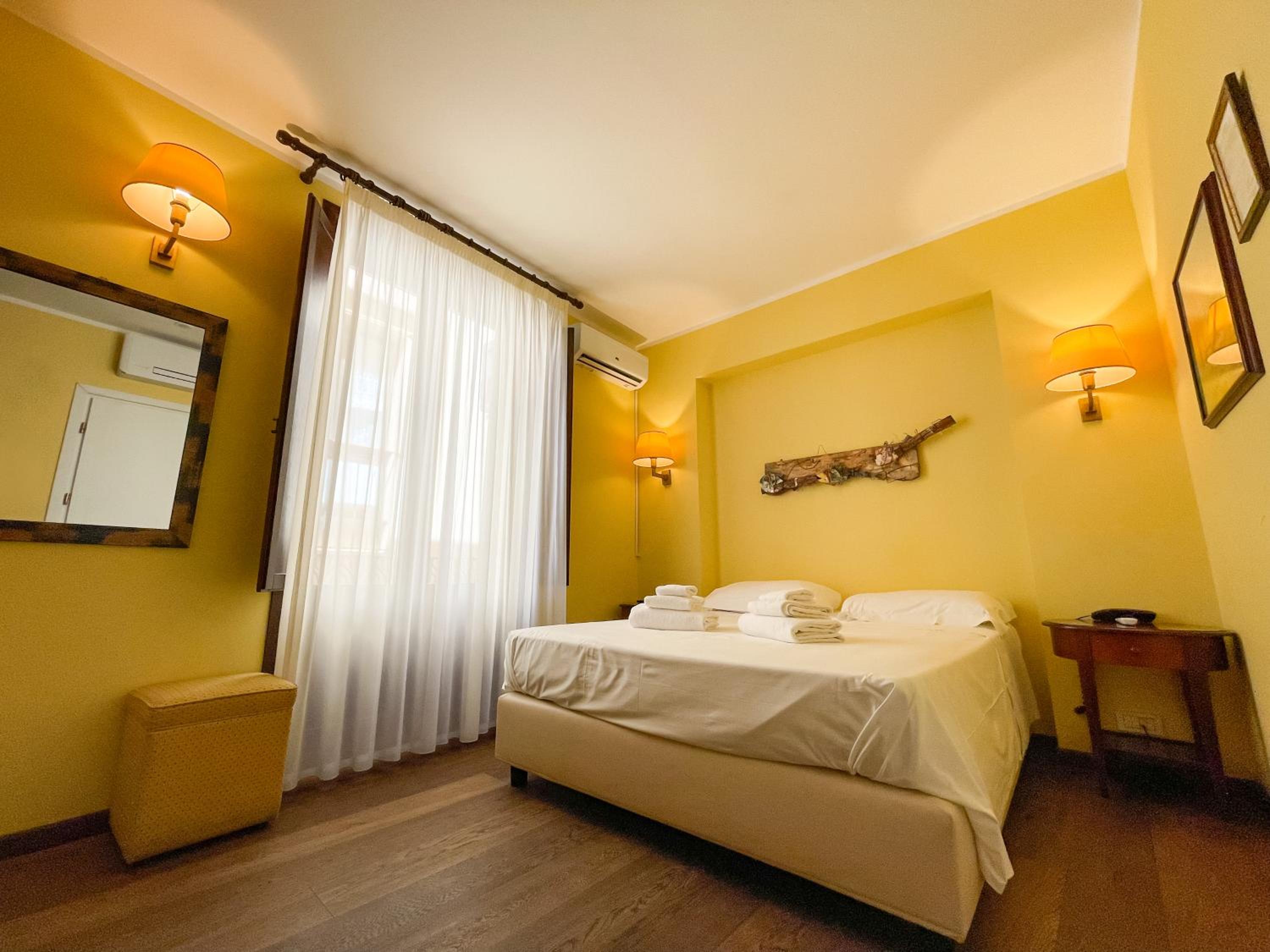 Standard Double Room - Photo 1
