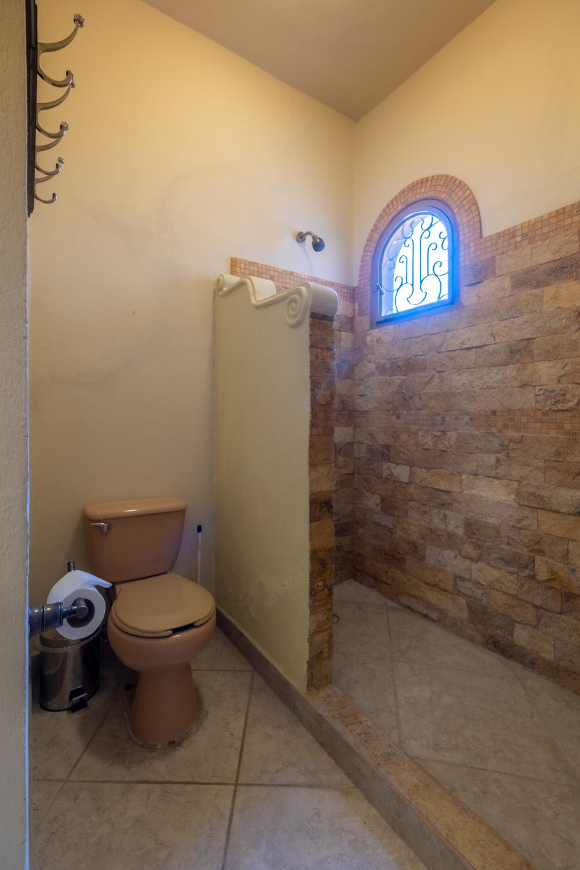 Standard Suite - Photo 19
