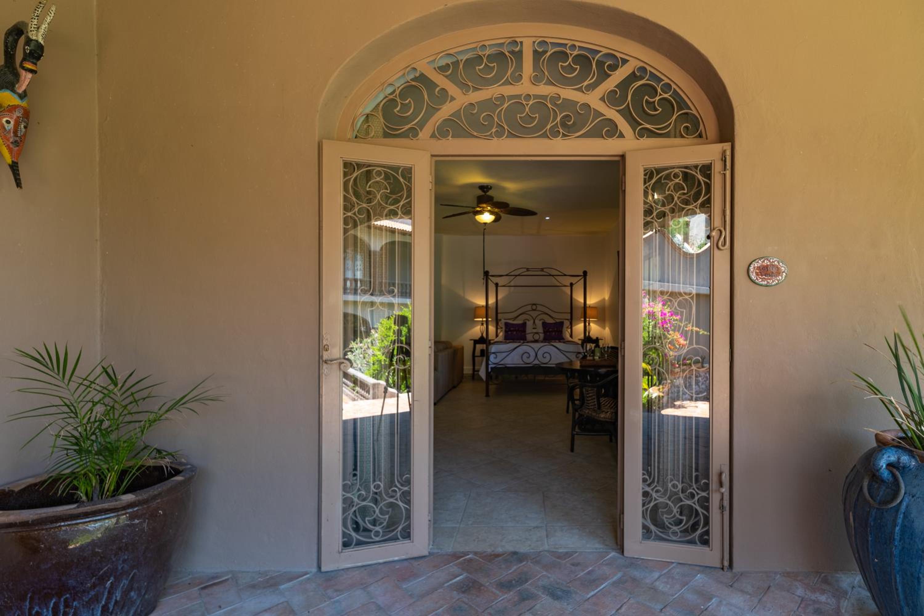 Standard Suite - Photo 18
