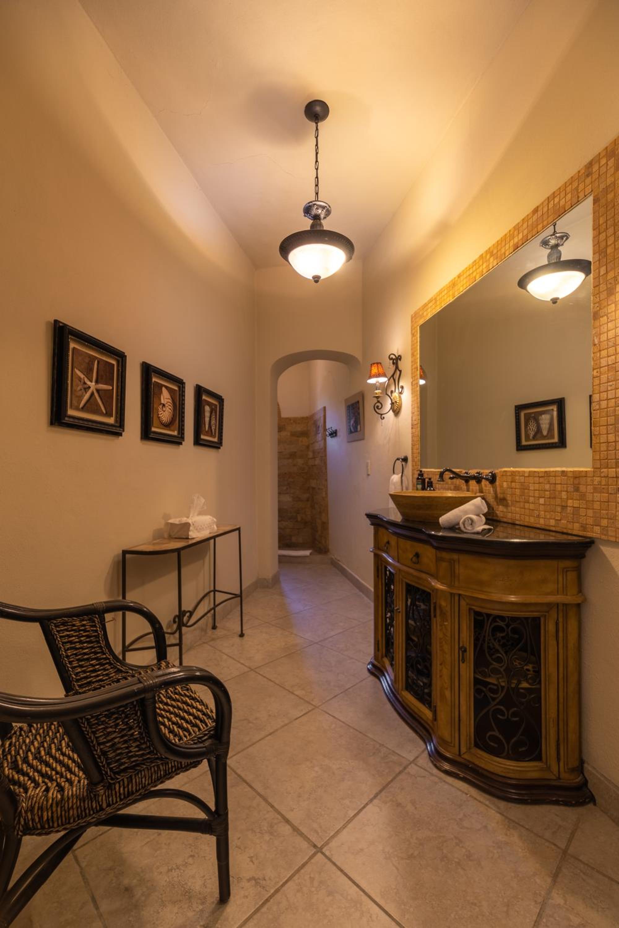 Standard Suite - Photo 17