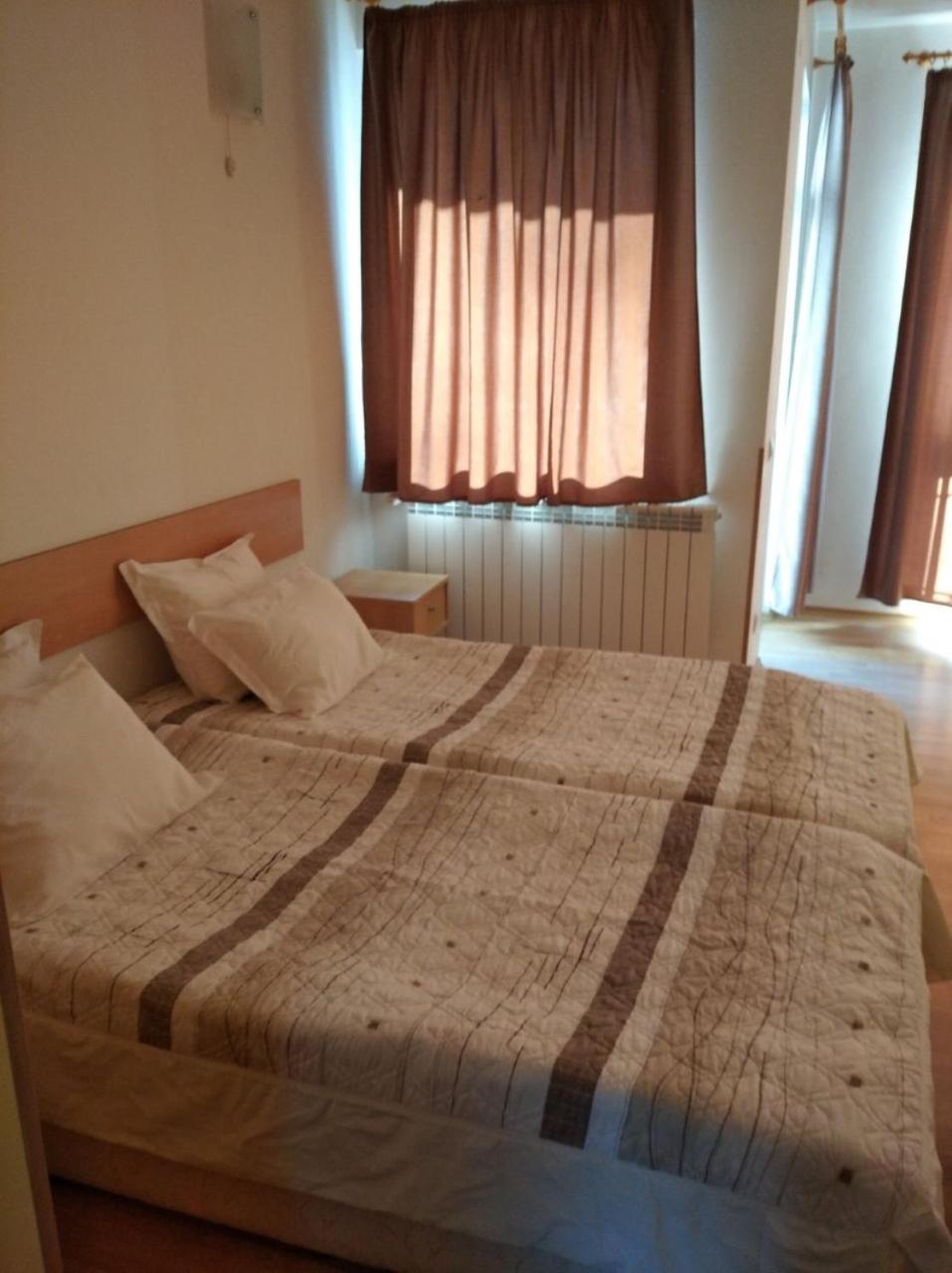 One-Bedroom Apartment - Photo 2