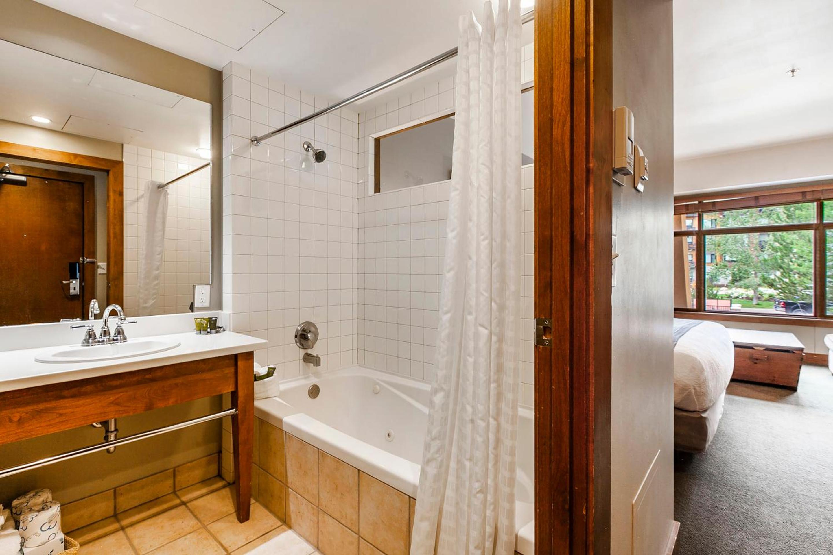 Deluxe Quadruple Room - Photo 2
