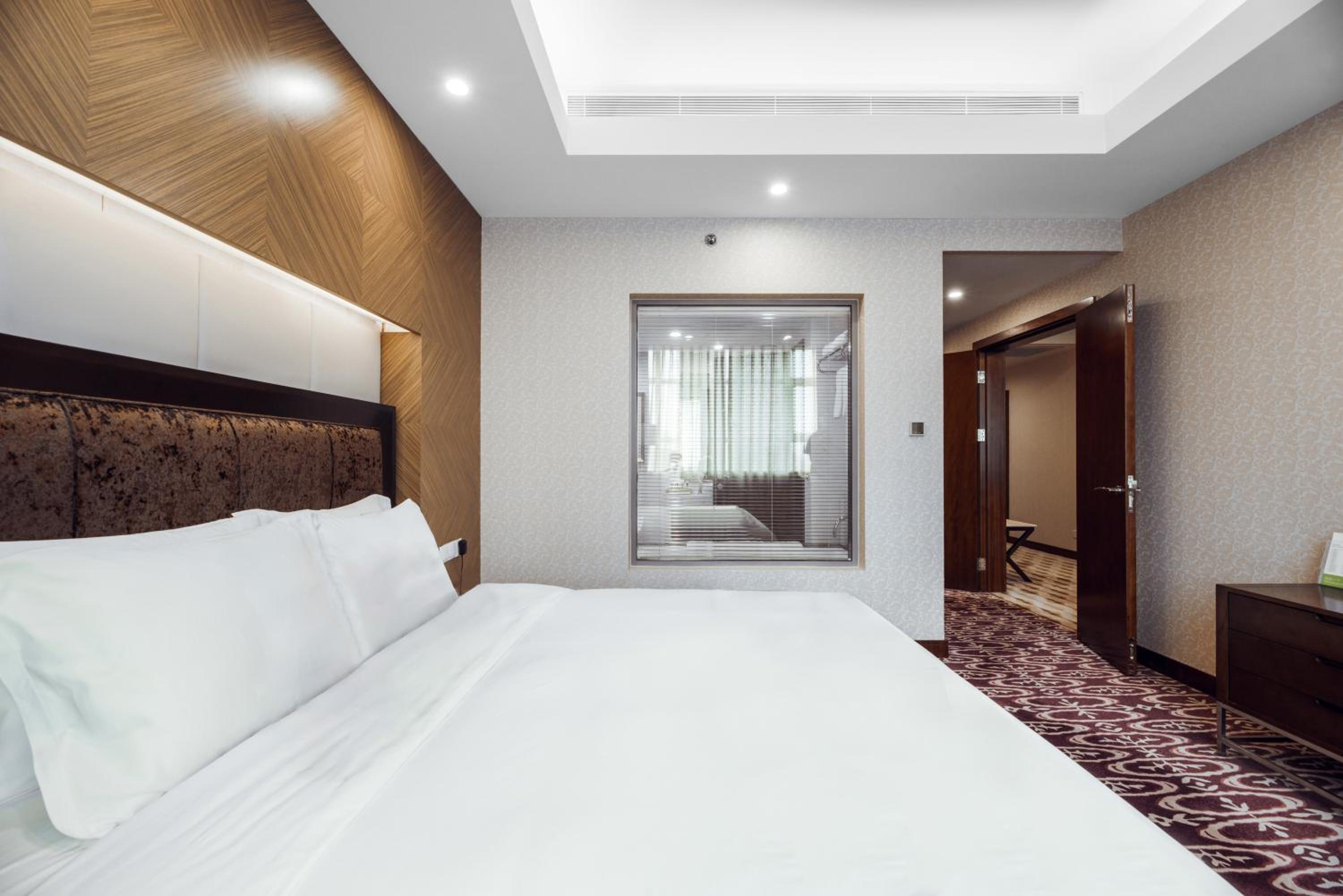 King Room with Two King Beds - Non-Smoking photo 2