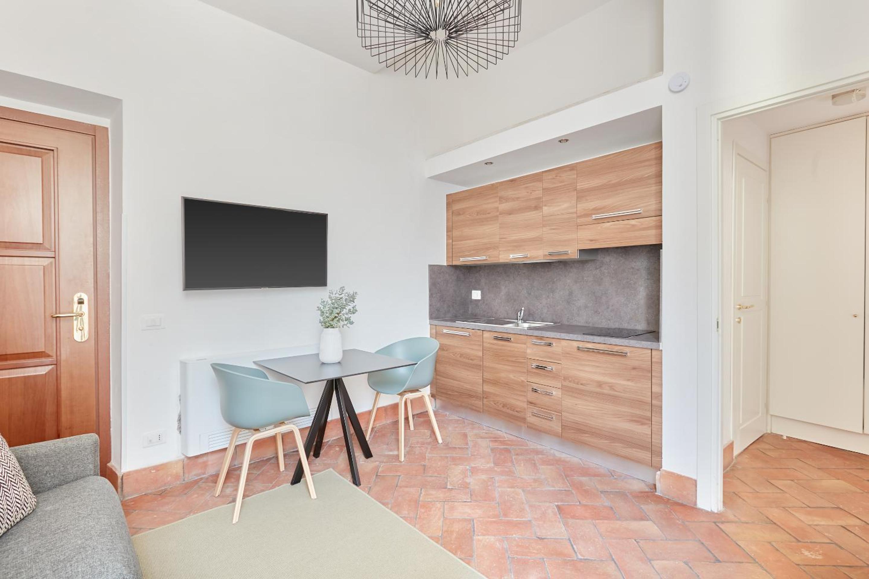 One-Bedroom Apartment With Balcony photo 2