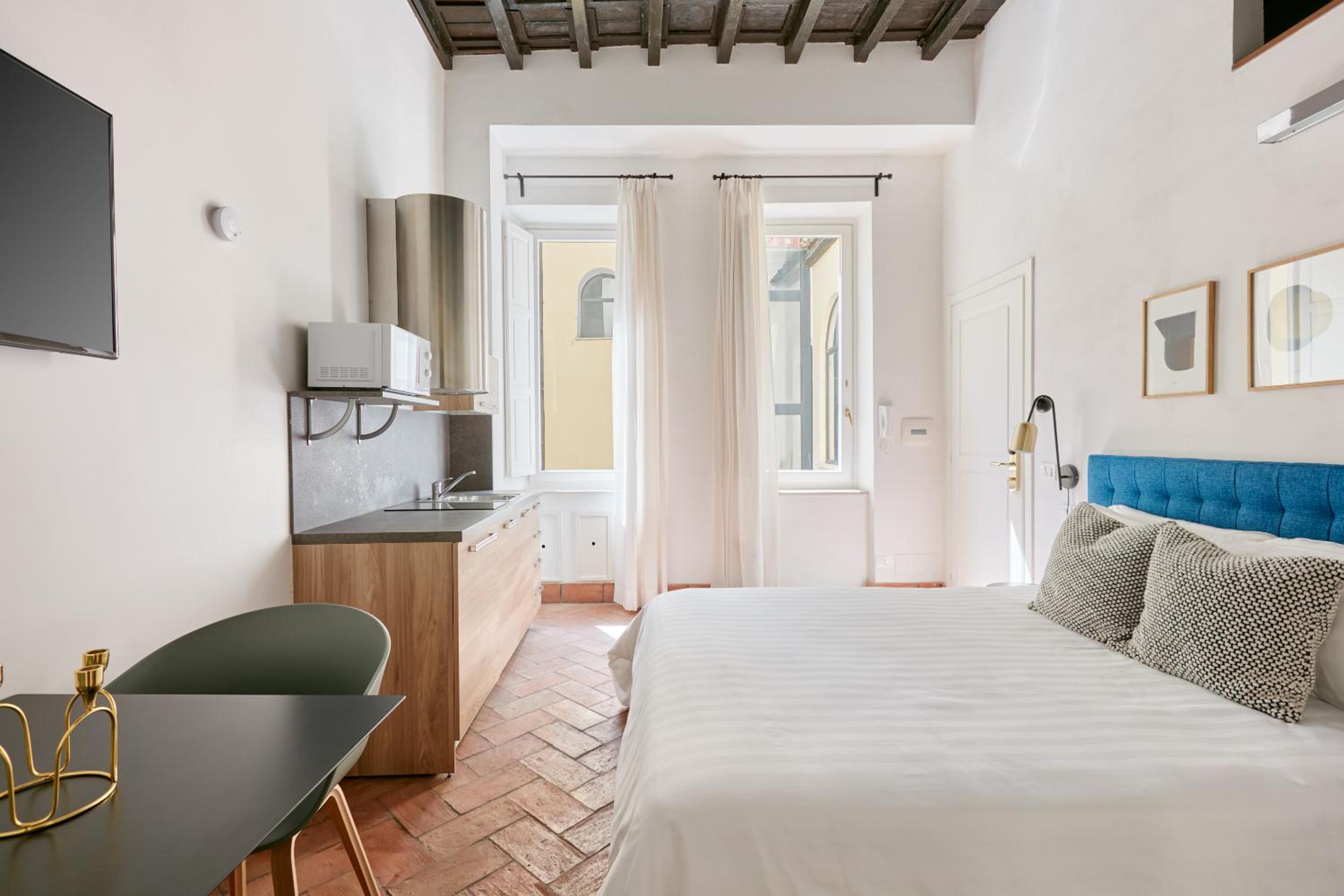 Studio Apartment With Queen Bed photo 1