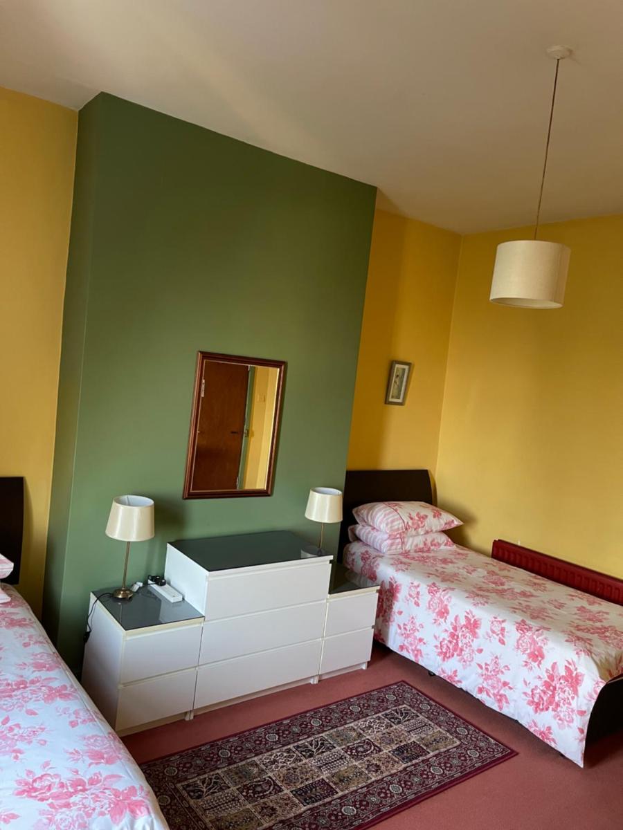 Large Twin Room photo 2