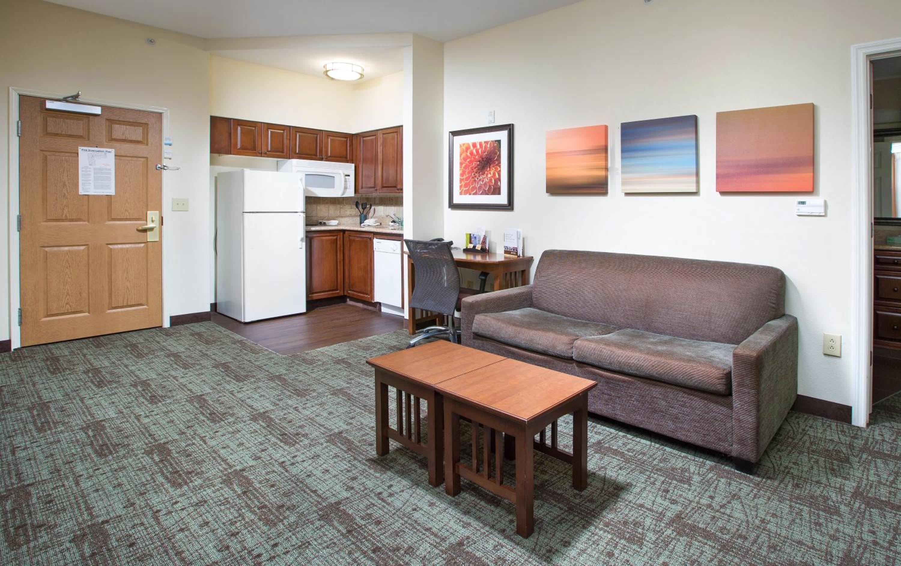 One-Bedroom King Suite - Photo 6