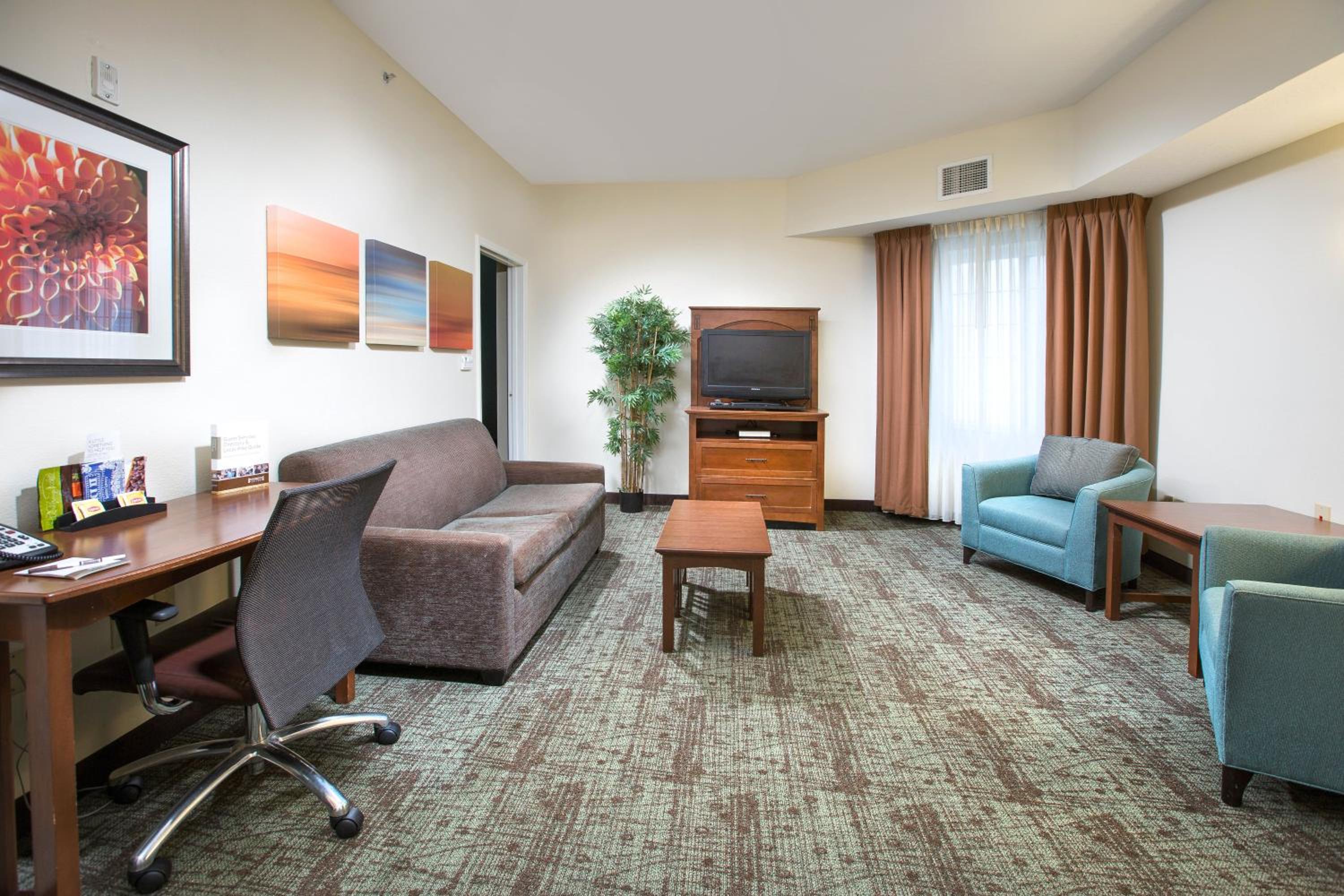 Two-Bedroom Suite - Photo 3