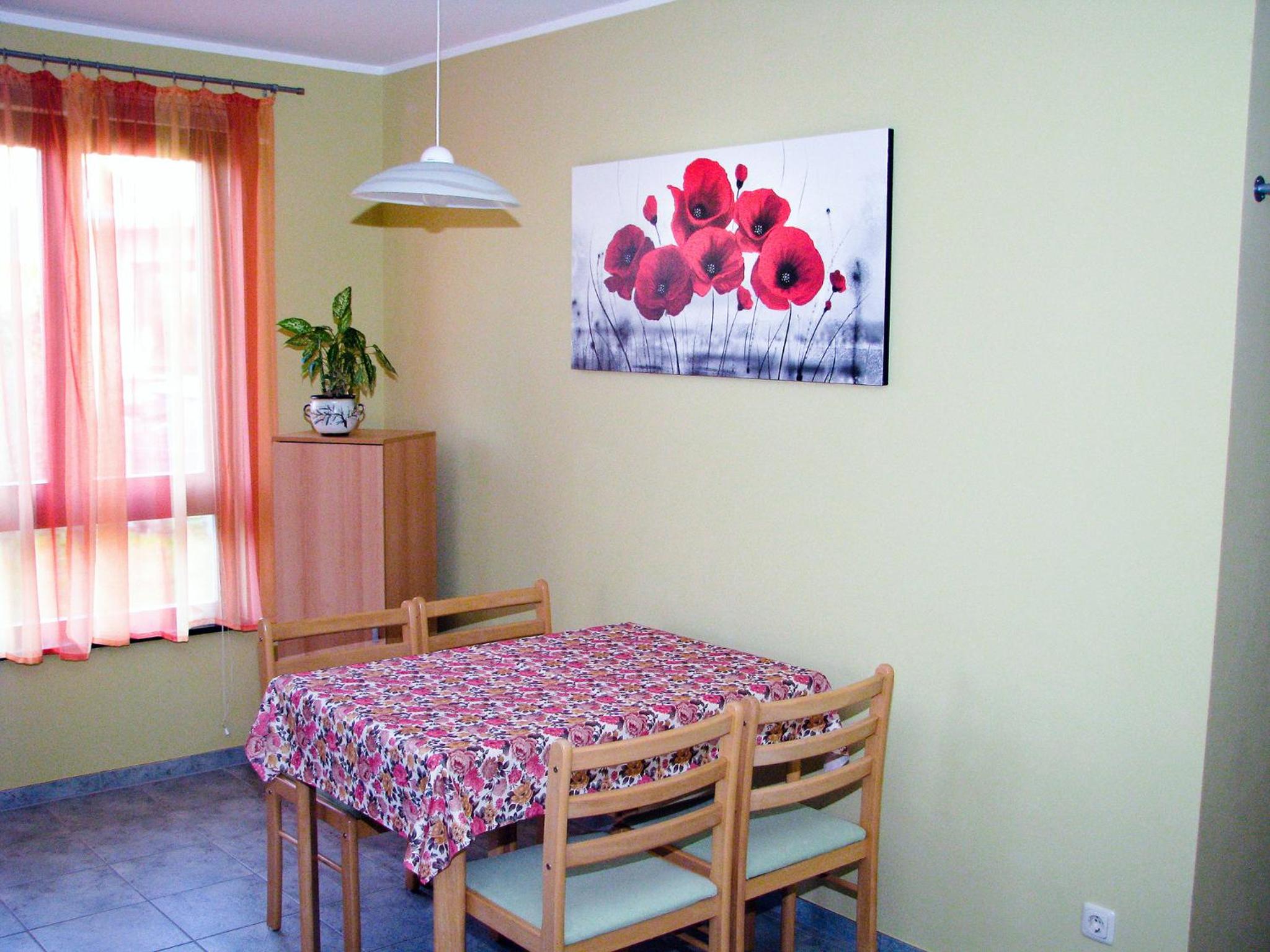 Apartment photo 3