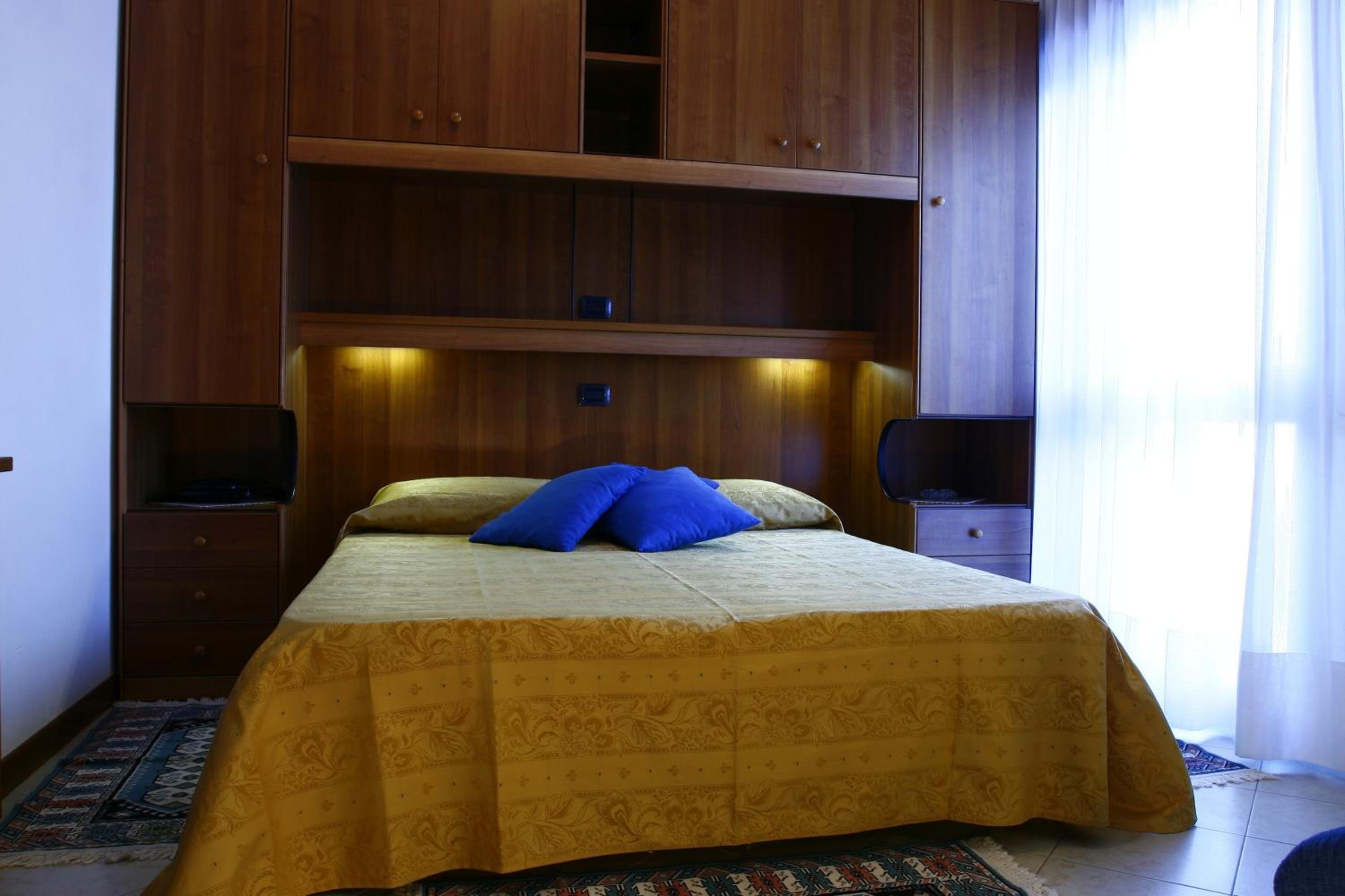 Double Room - Photo 8