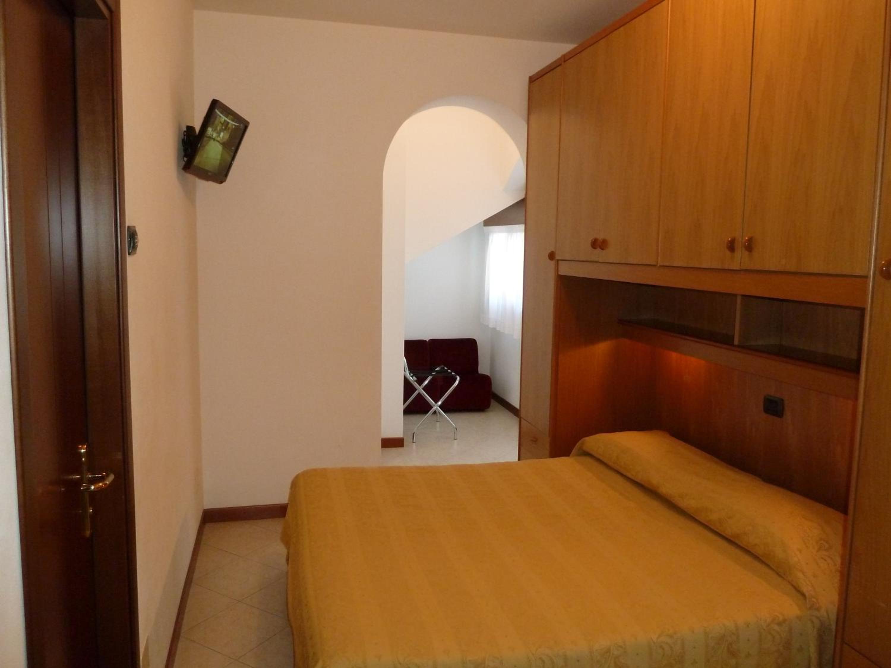 Triple Room - Photo 8