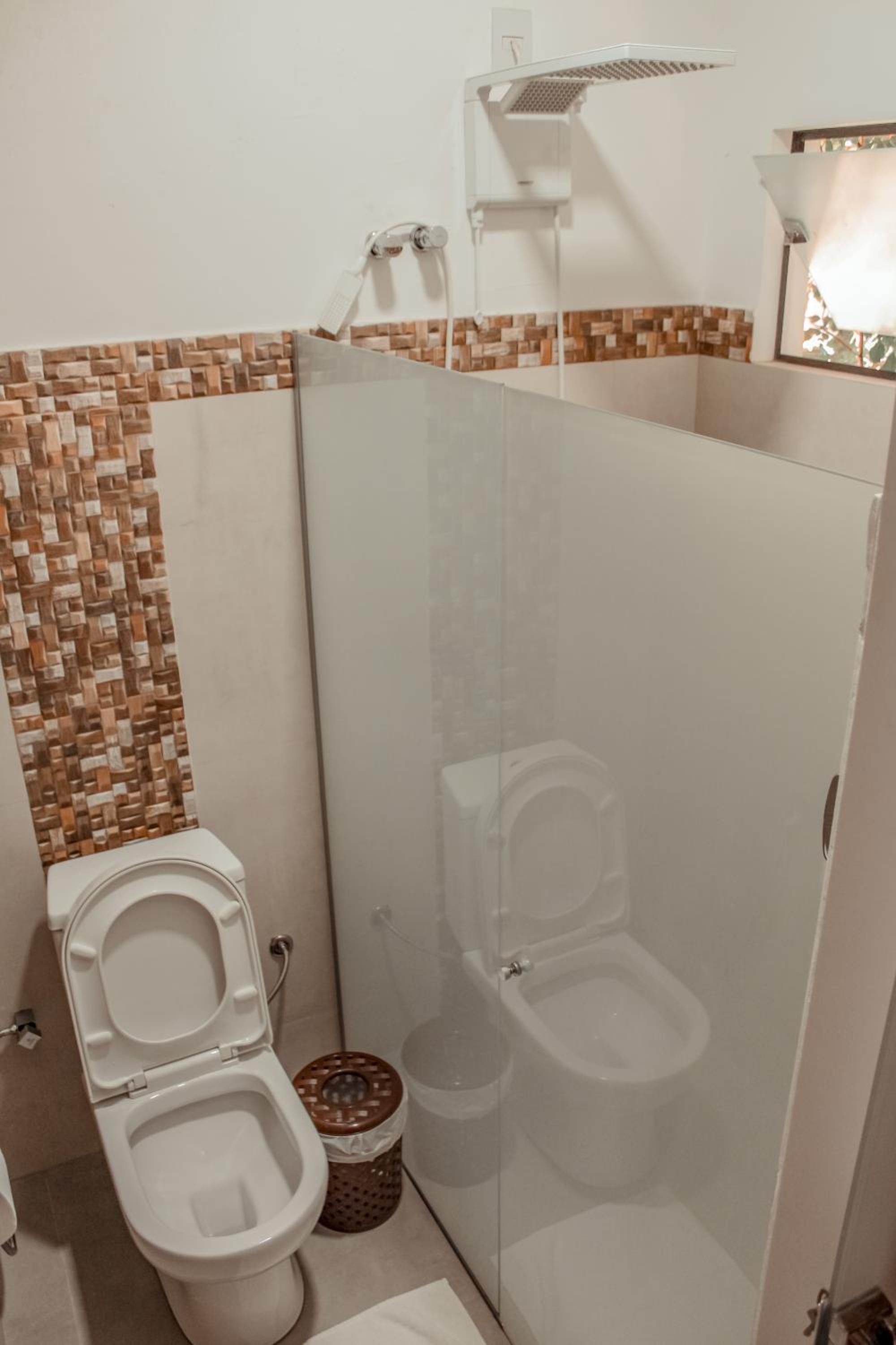 Double Room with Balcony - Photo 9