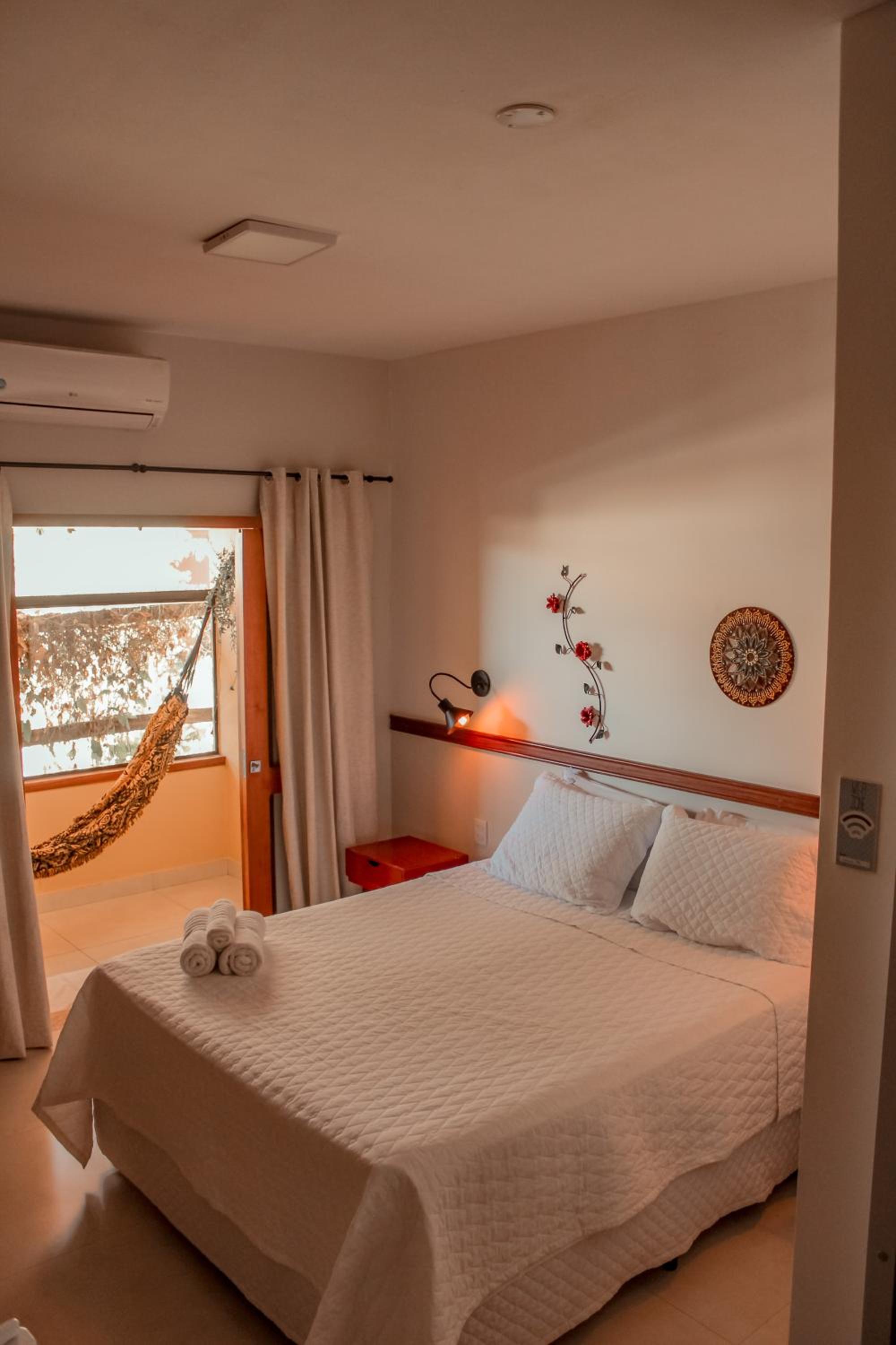 Double Room with Balcony - Photo 21