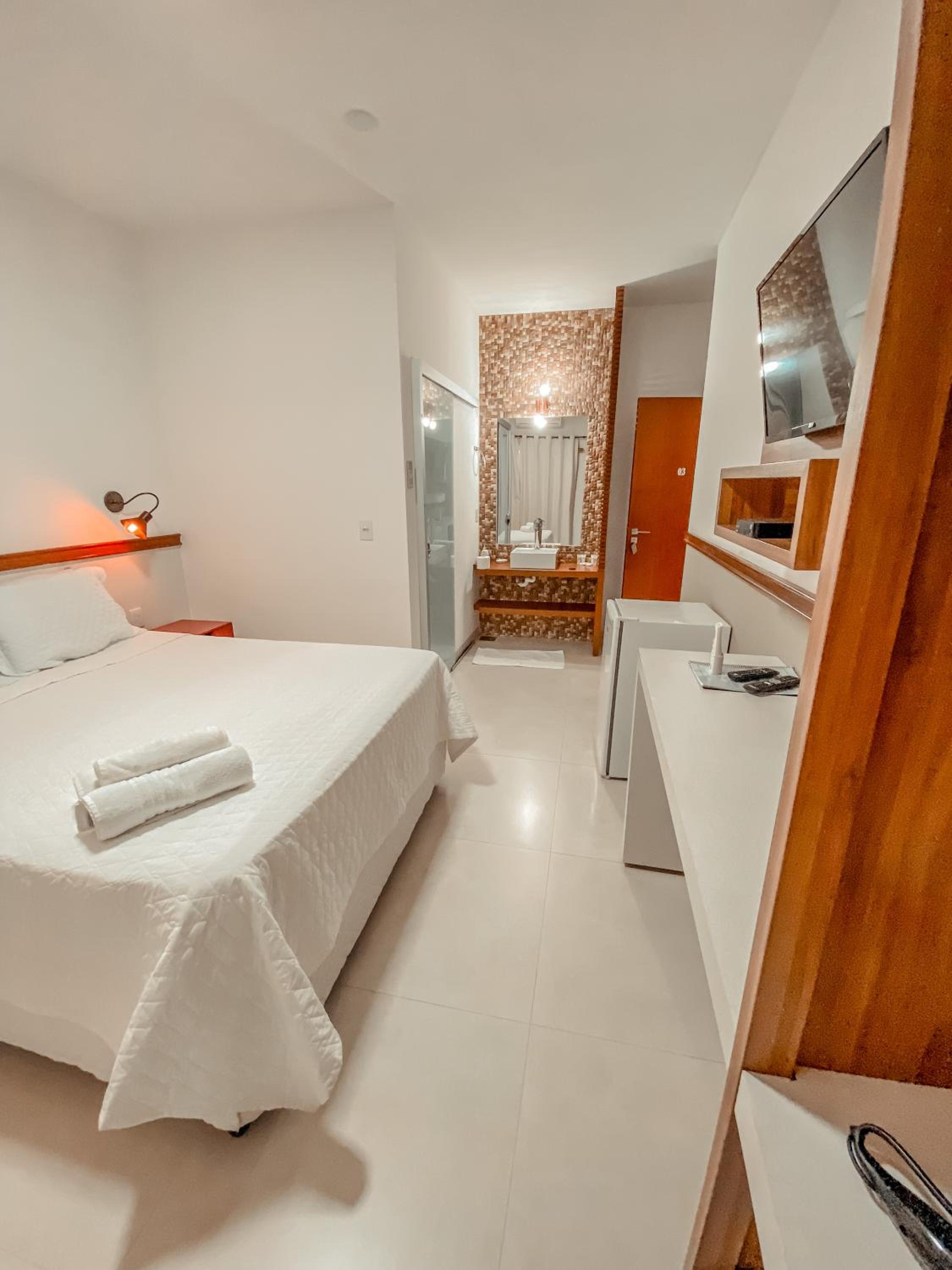 Double Room with Balcony - Photo 17